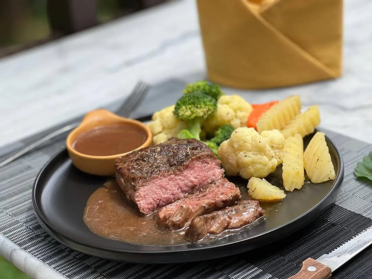 Restaurant/places to eat in Mayura Hill Resort