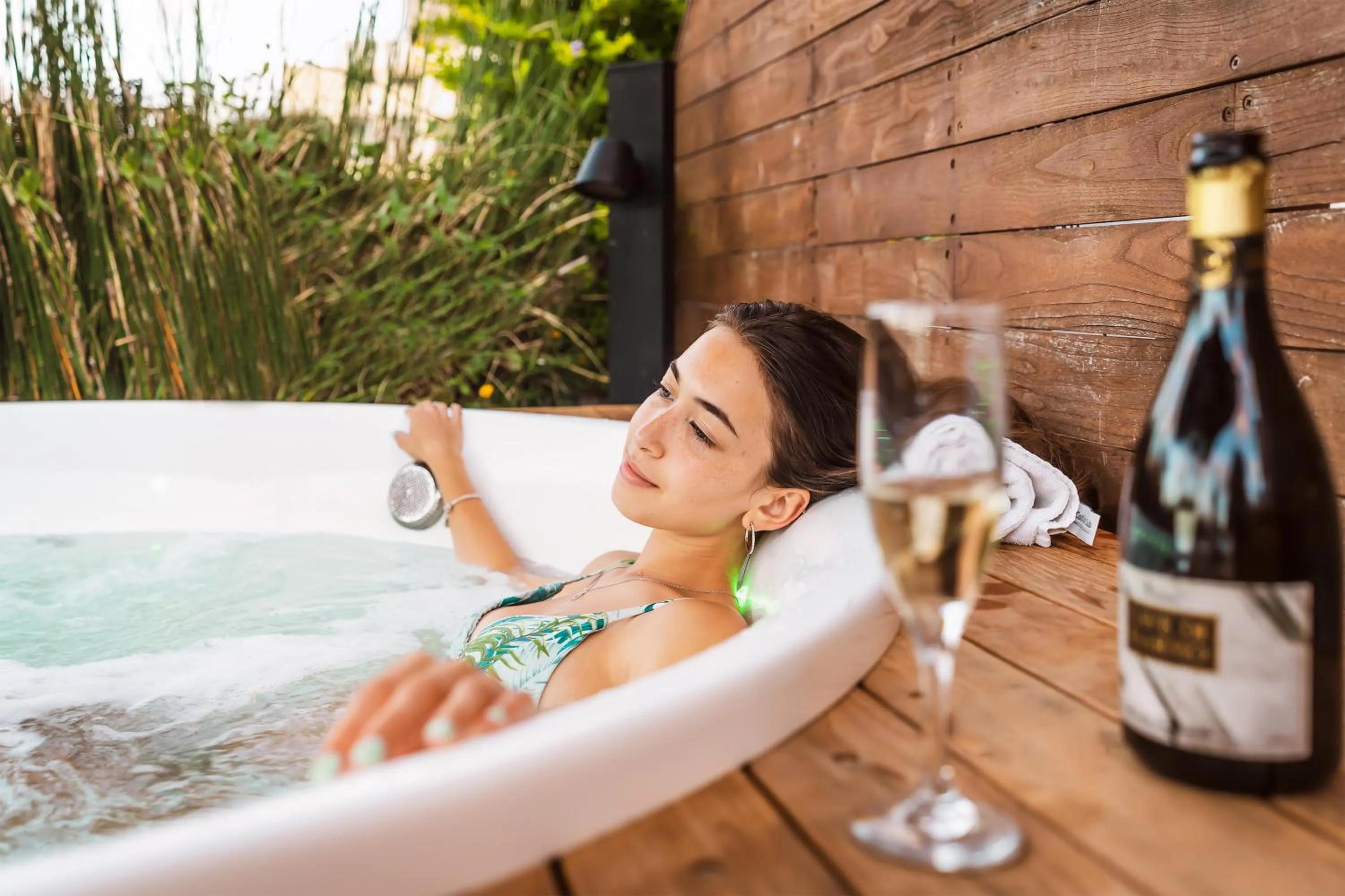 Hot Tub in Jacob Shenkin Hotel