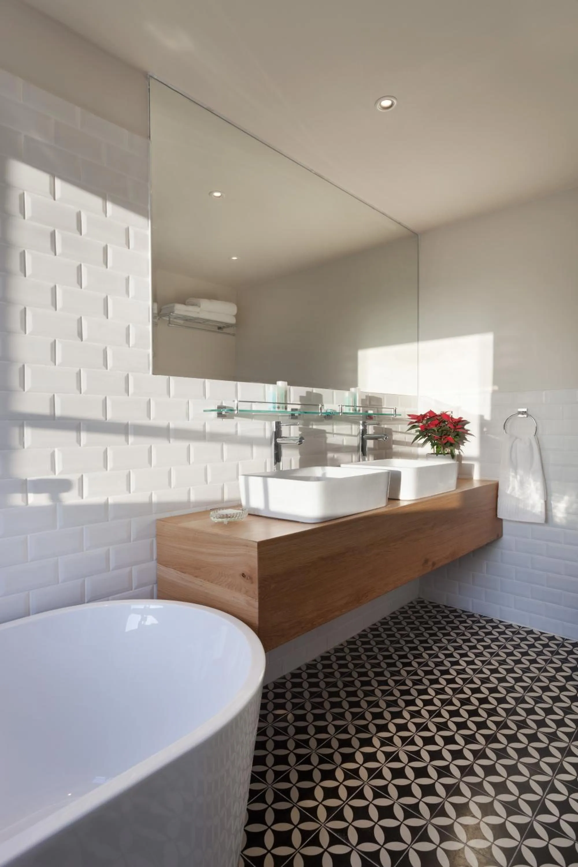 Bathroom in Jacob Shenkin Hotel