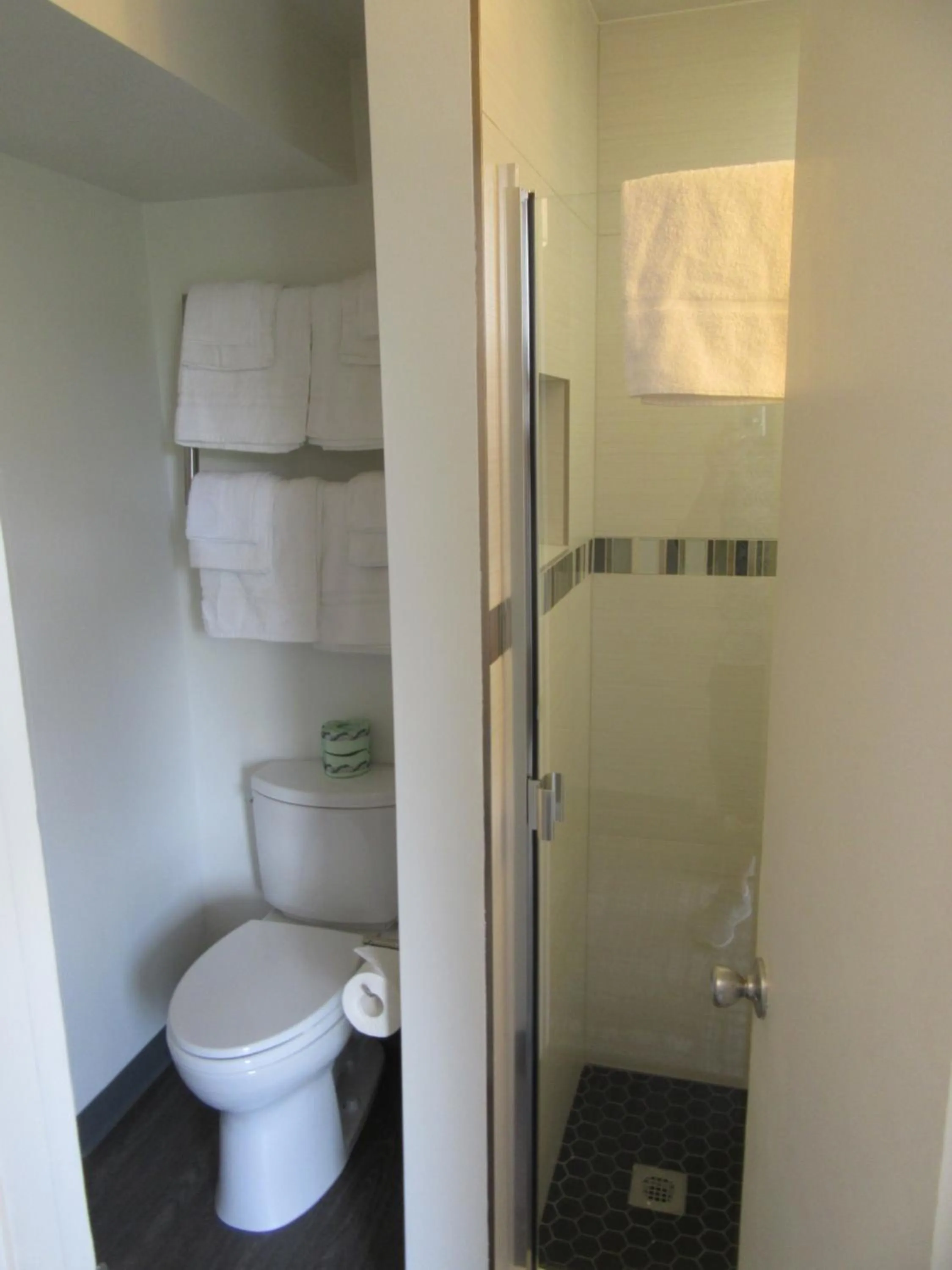 Waikiki Central Hotel - No Resort Fees