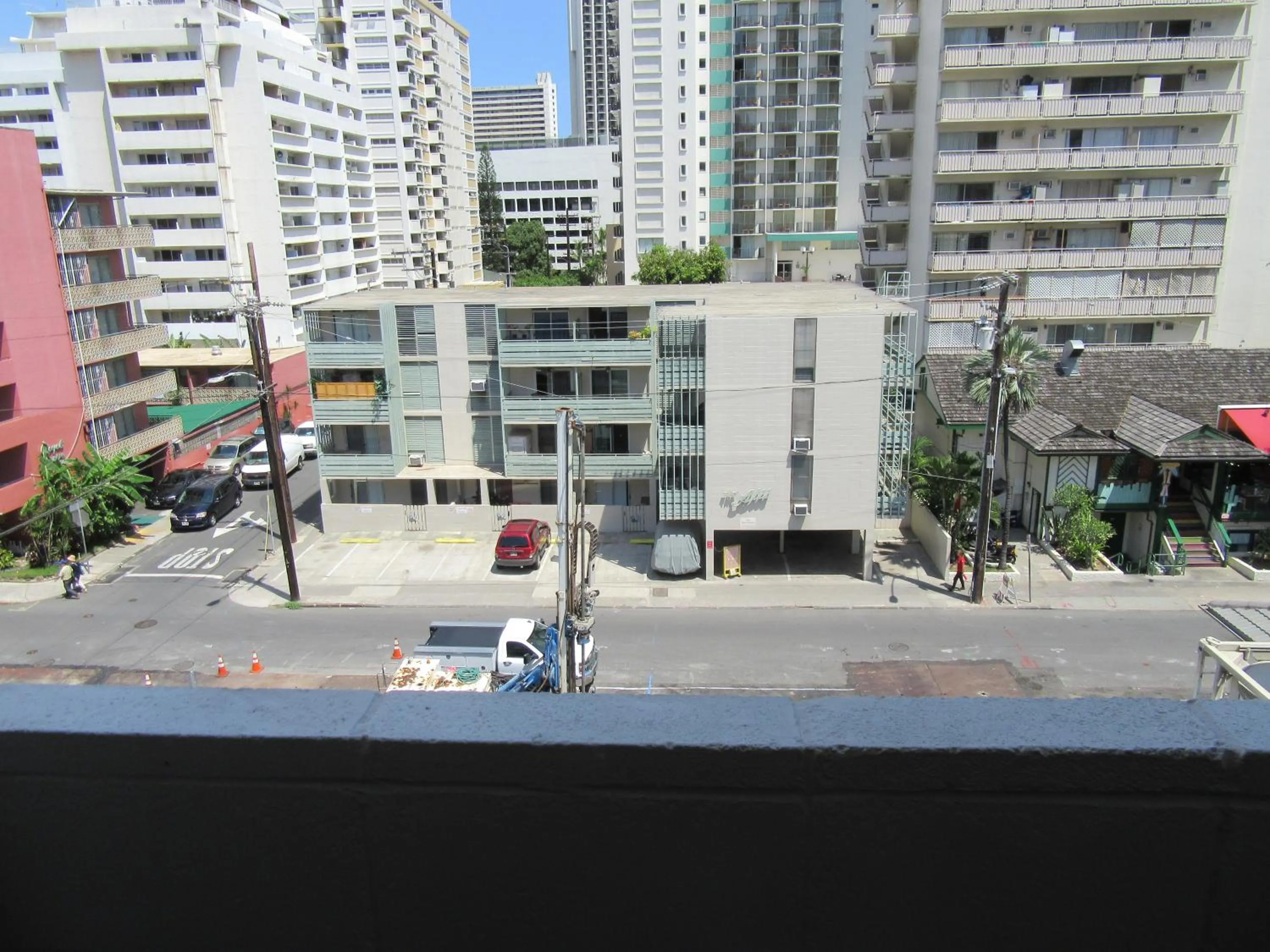 Waikiki Central Hotel - No Resort Fees