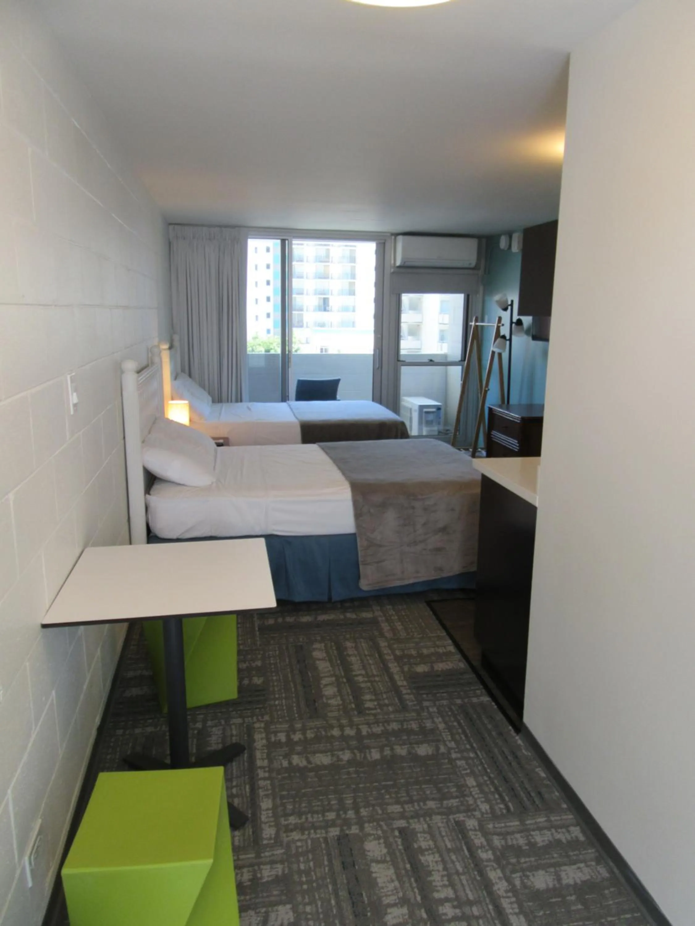 Bed in Waikiki Central Hotel - No Resort Fees