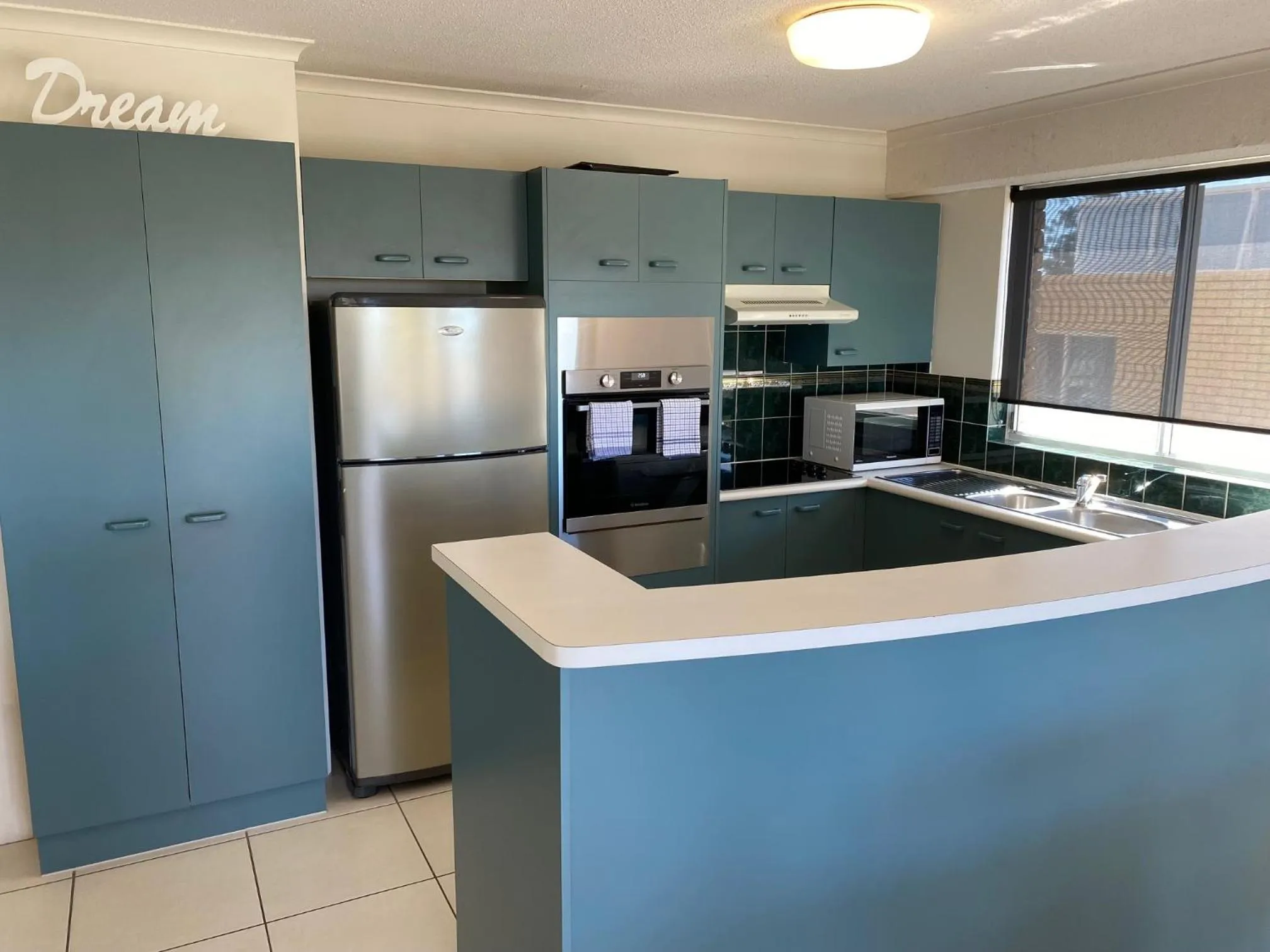 Kitchen or kitchenette in Belvedere Apartments