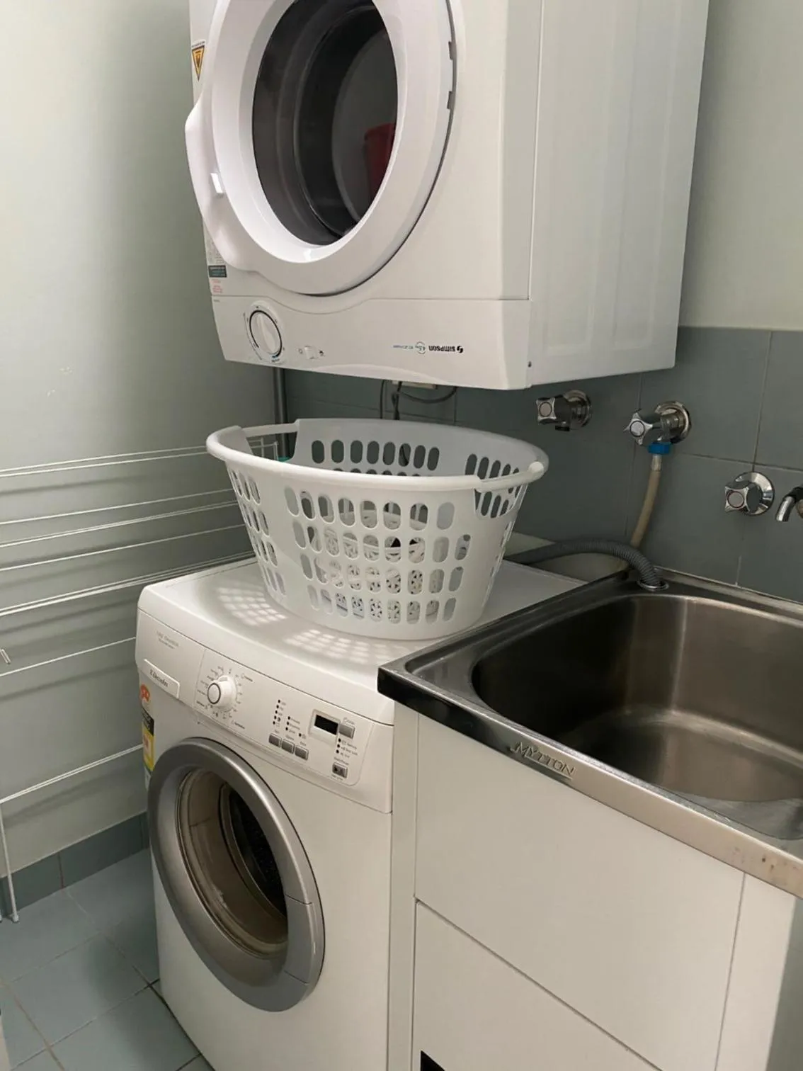 washing machine in Belvedere Apartments