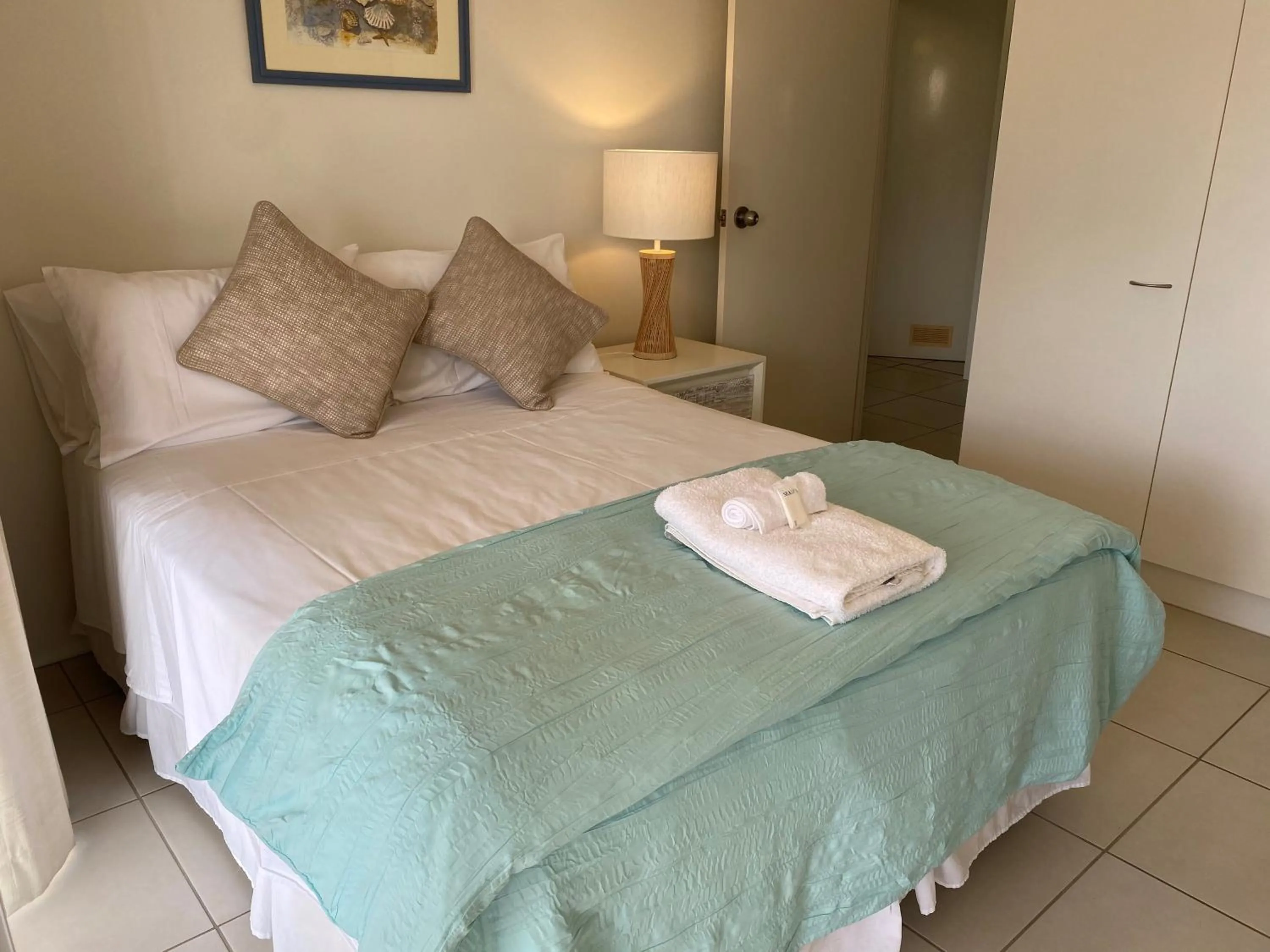 Bedroom, Bed in Belvedere Apartments