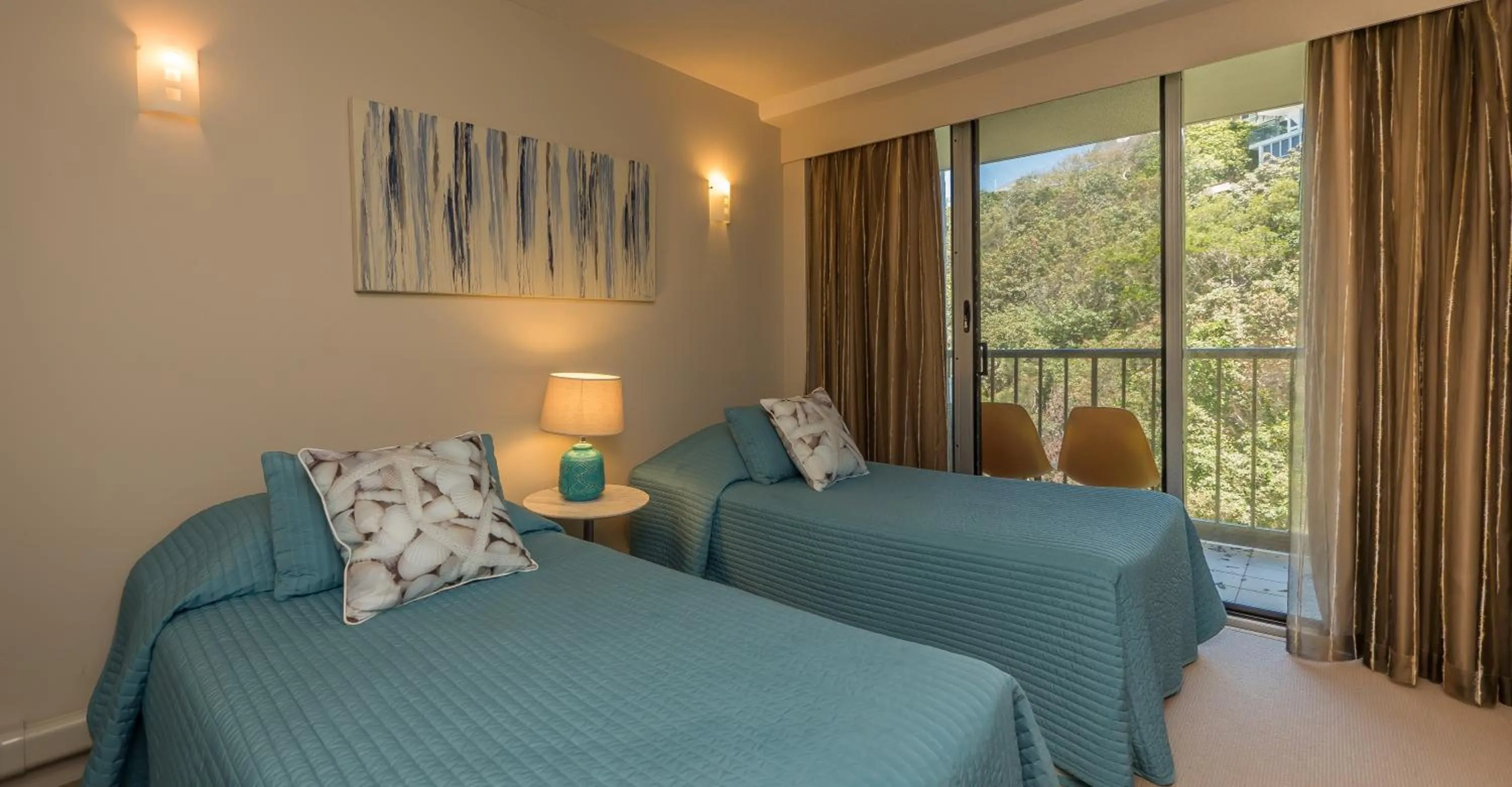 Bedroom, Bed in The Rocks Resort - Official