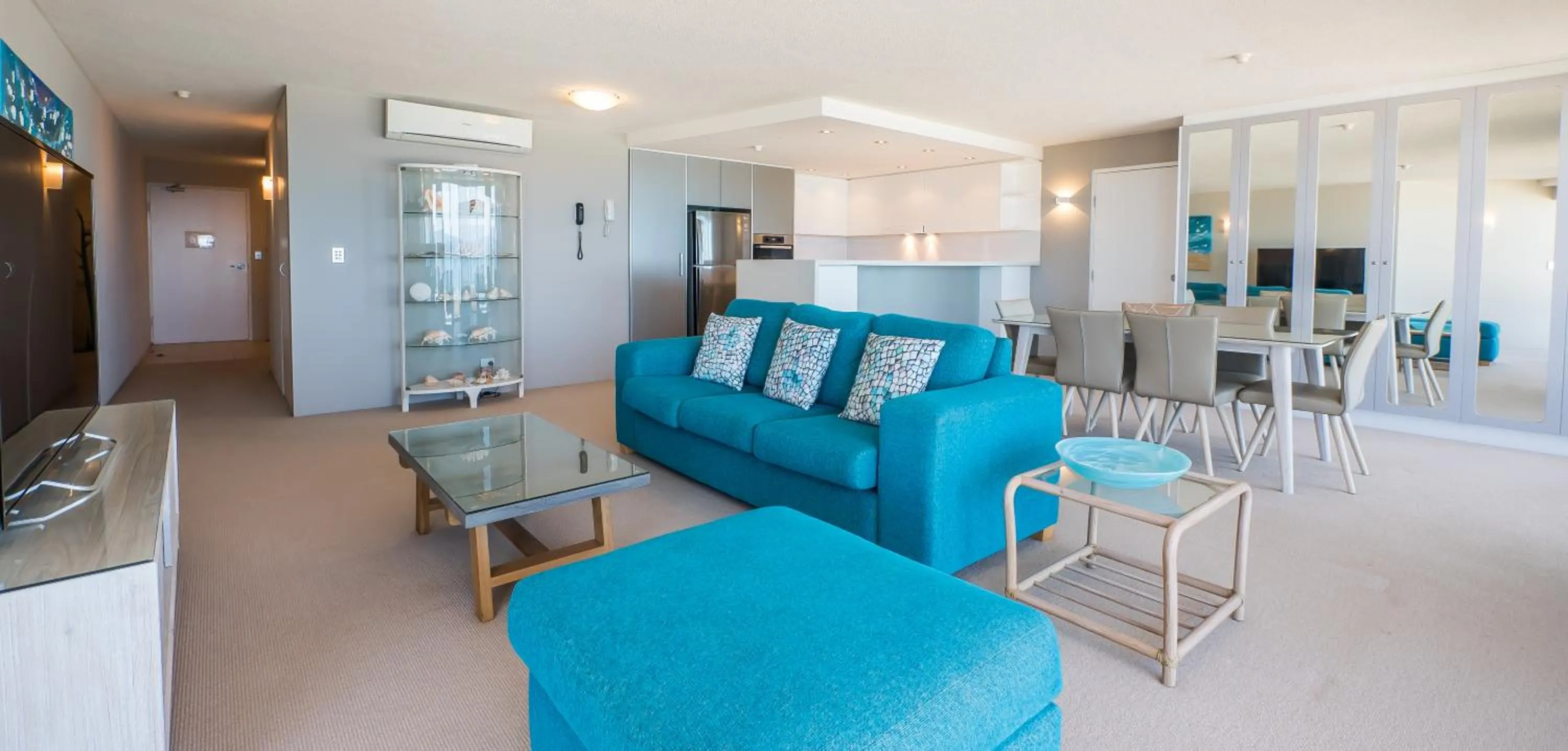 Living room in The Rocks Resort - Official