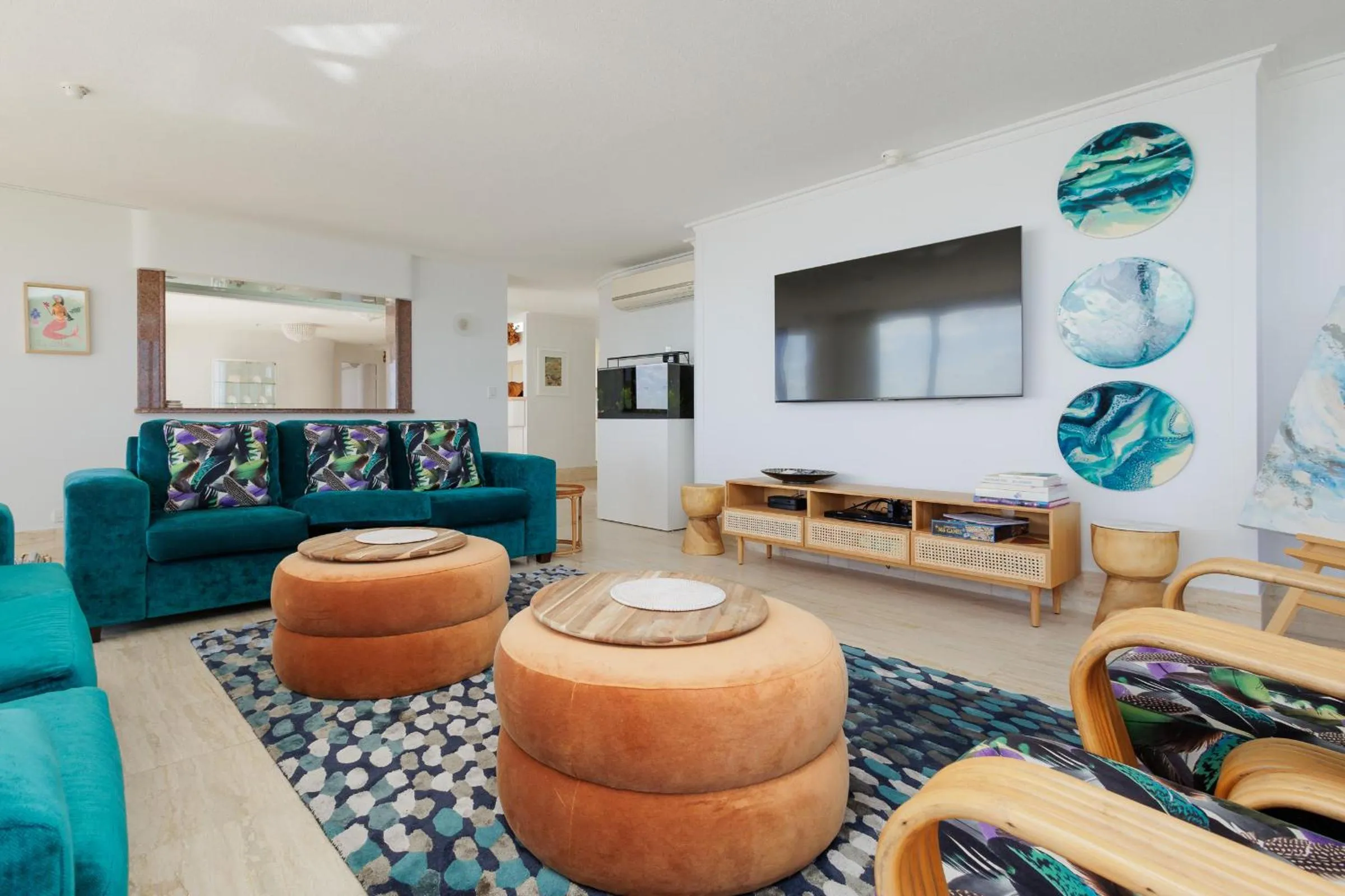 Living room in The Rocks Resort - Official