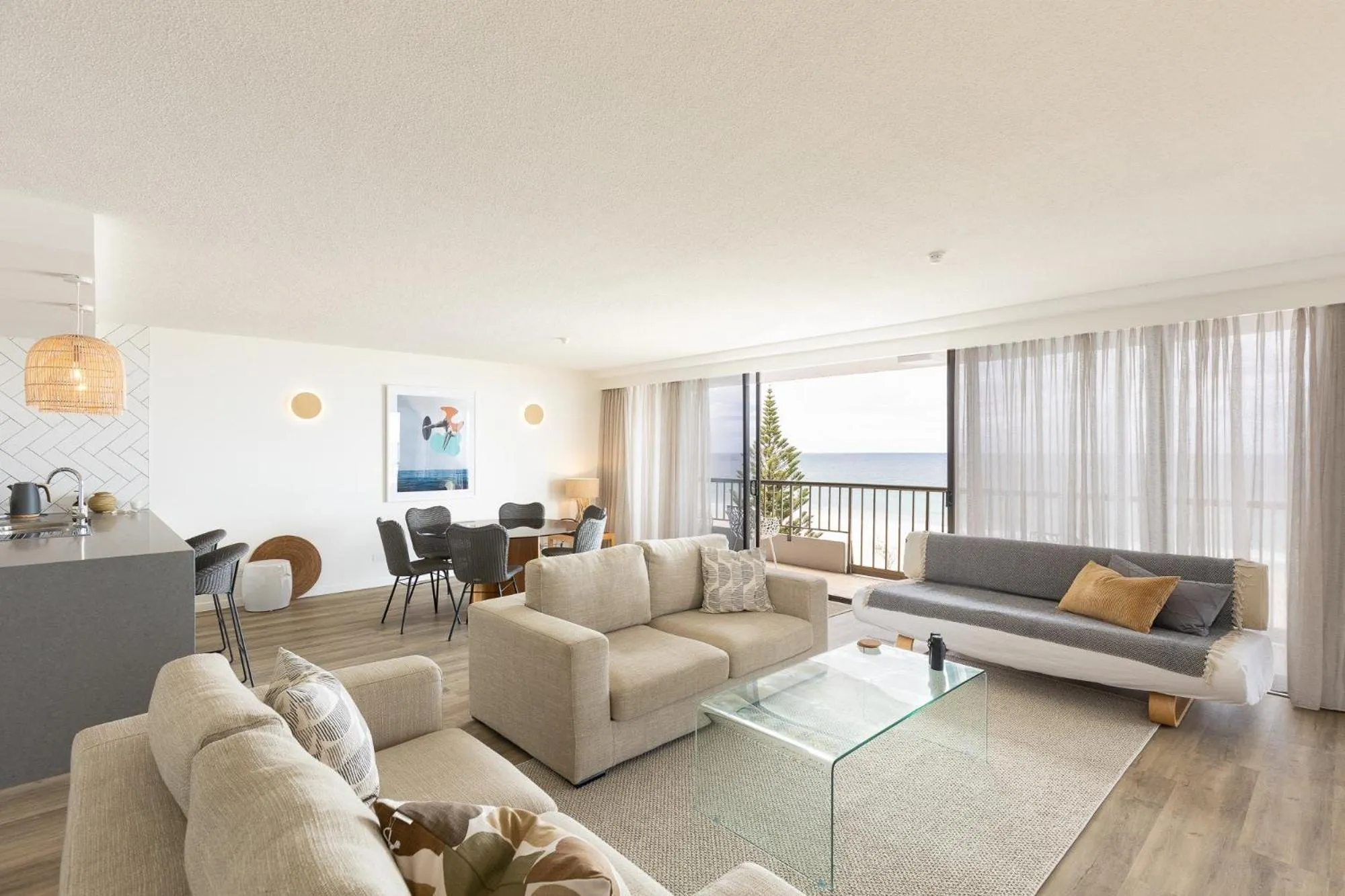 Living room in The Rocks Resort - Official