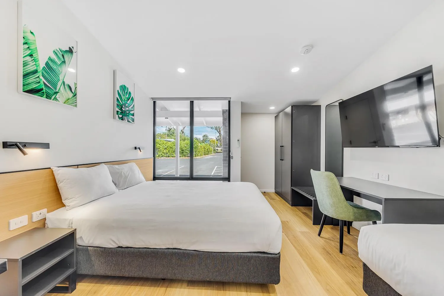 Bed in Parkview Motor Inn