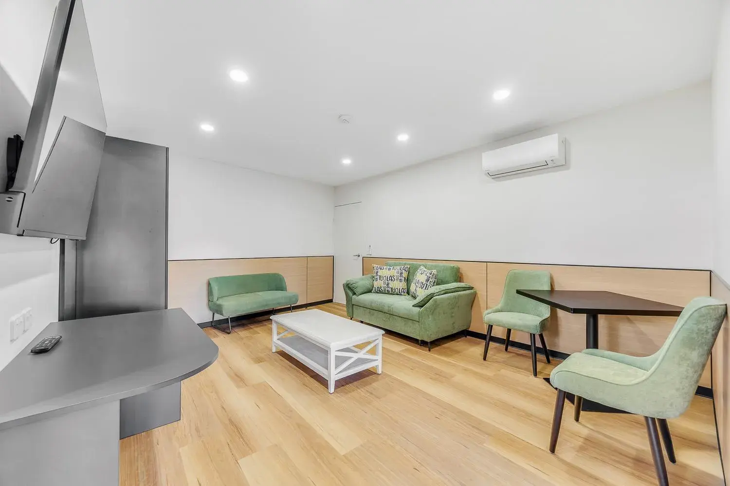 Two-Bedroom Suite in Parkview Motor Inn Two-Bedroom Suite in Parkview Motor Inn