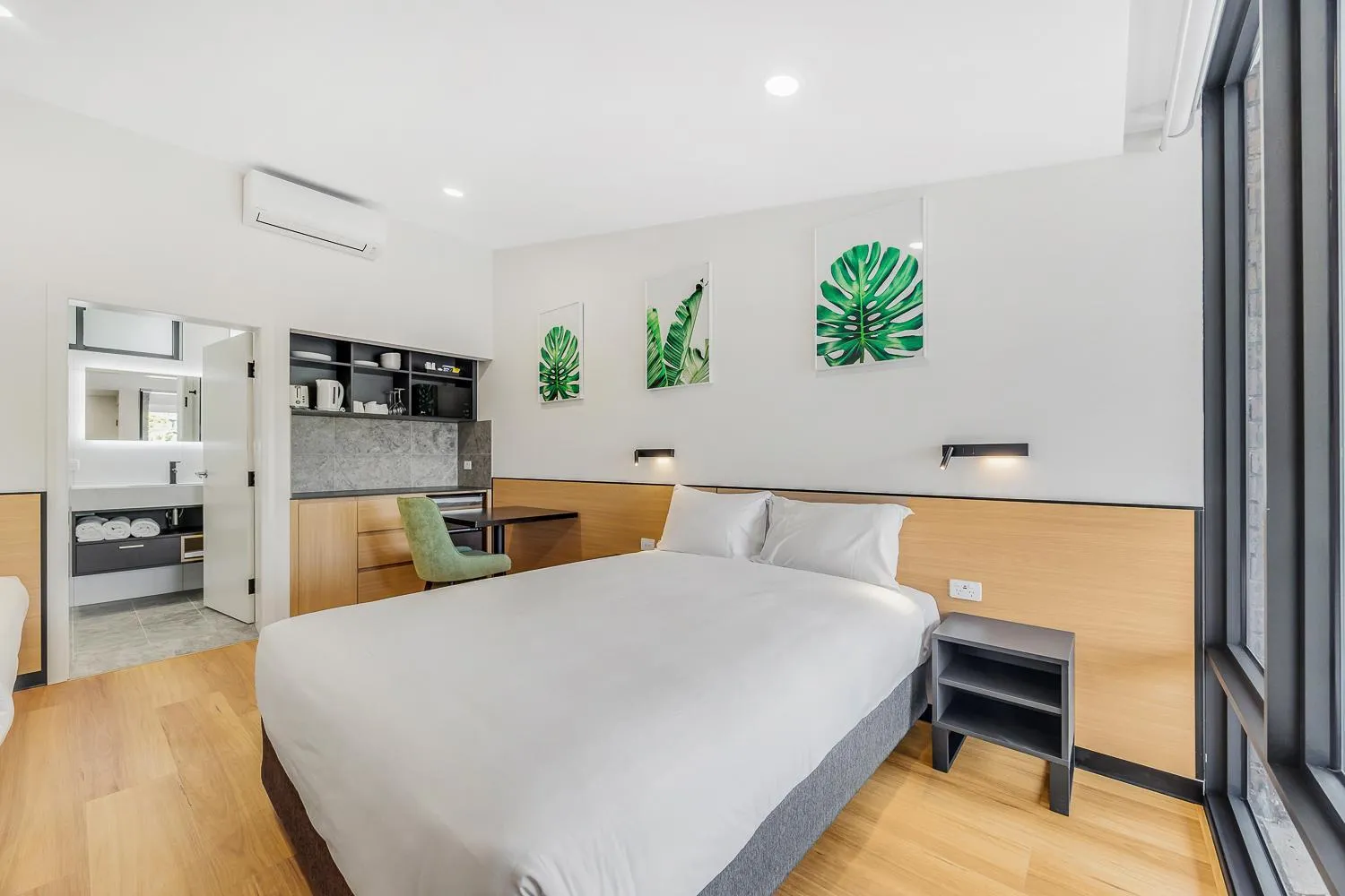 Bed in Parkview Motor Inn