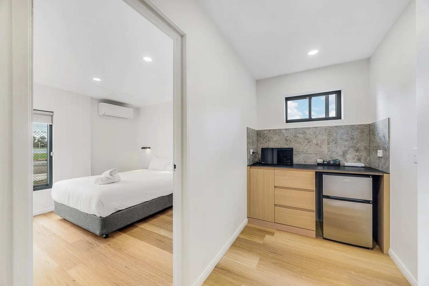 Bed in Parkview Motor Inn