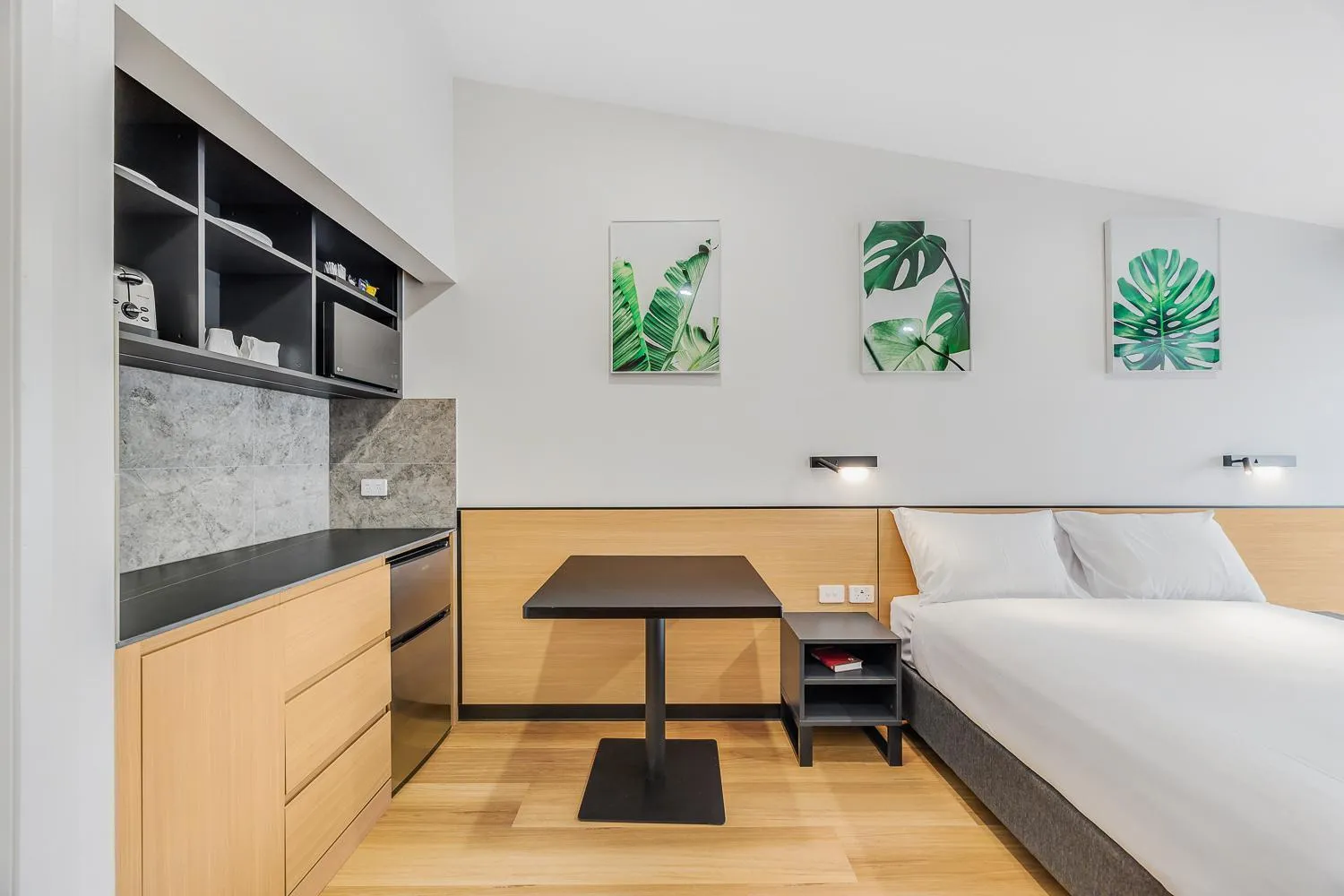 Bed in Parkview Motor Inn