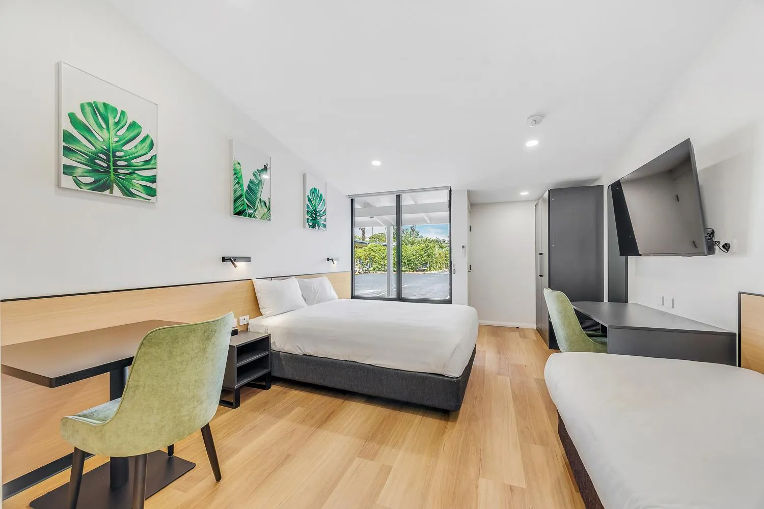 Bed in Parkview Motor Inn