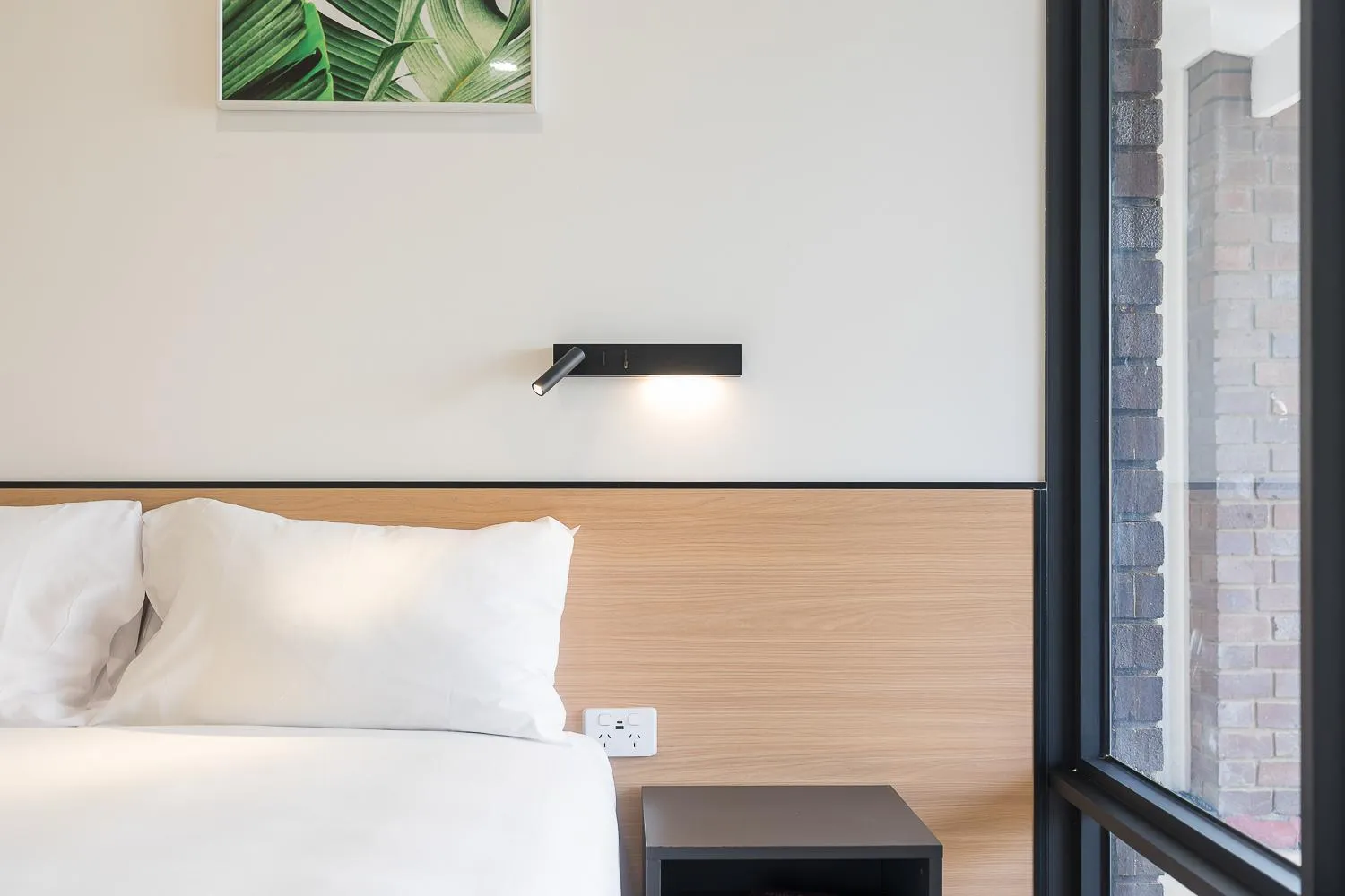 Bed in Parkview Motor Inn