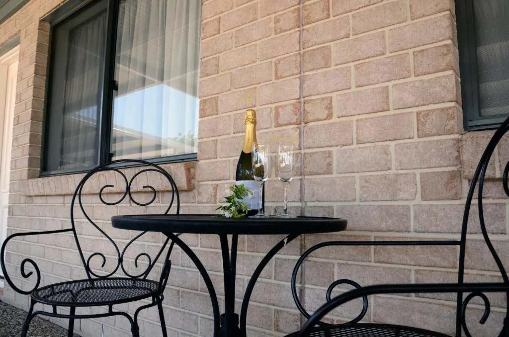 Balcony/Terrace in Oakey Motor Inn