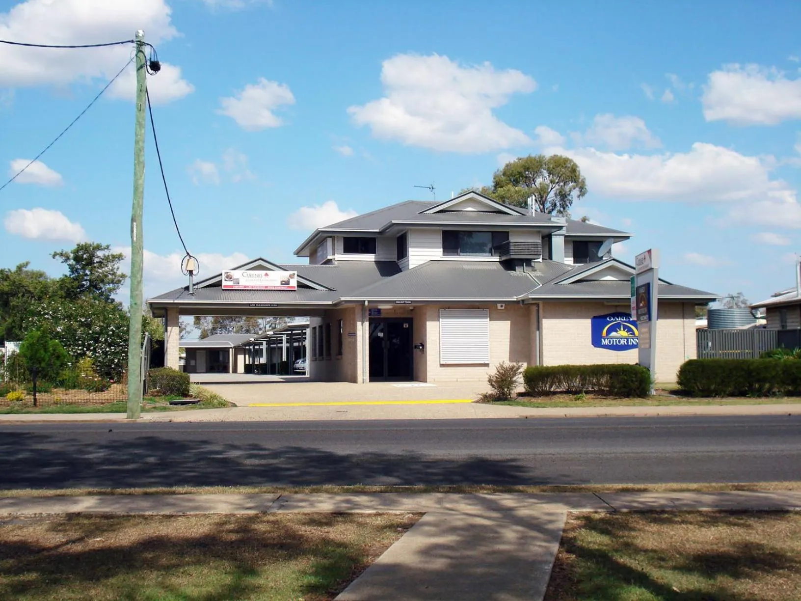 Facade/entrance in Oakey Motor Inn