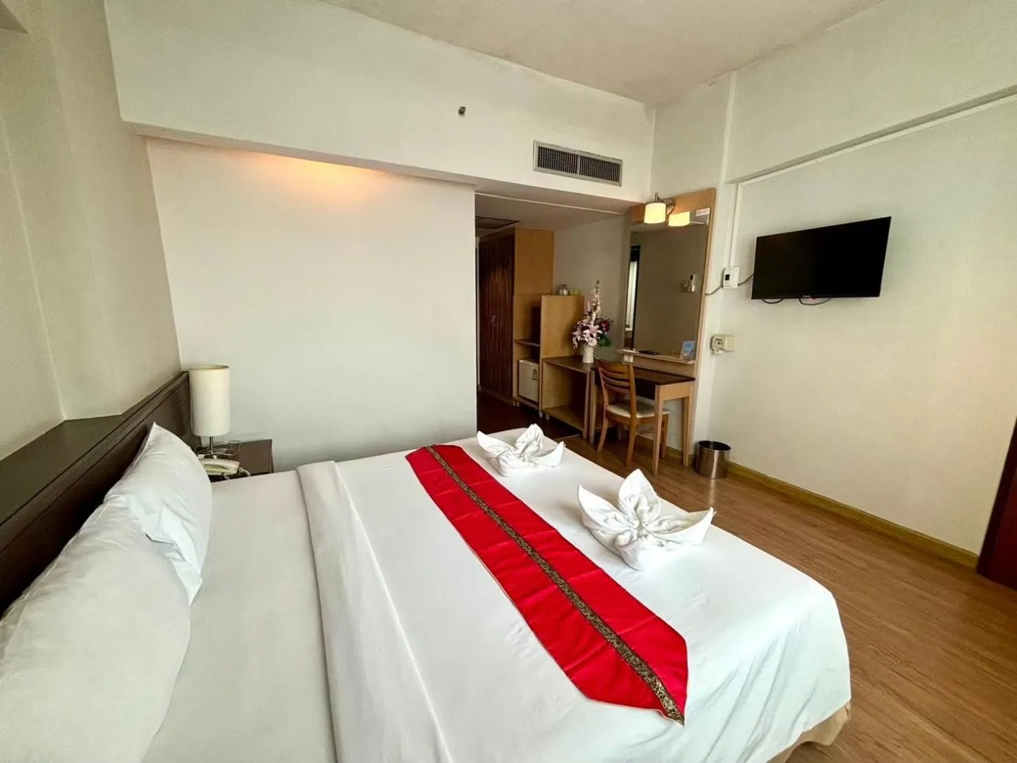 Bed in Aloha Hatyai Hotel