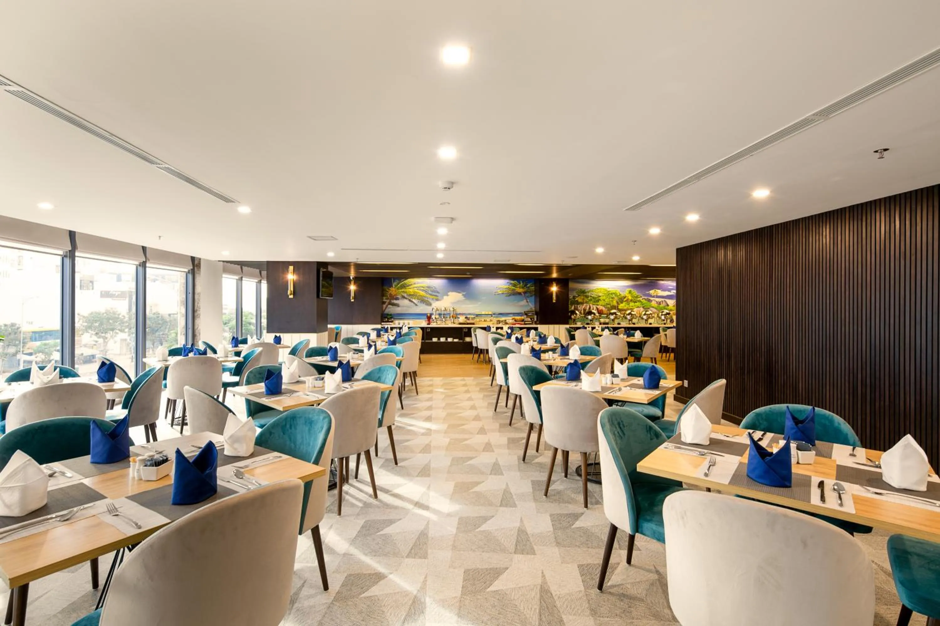 Restaurant/places to eat in CN Palace Boutique Hotel & Spa