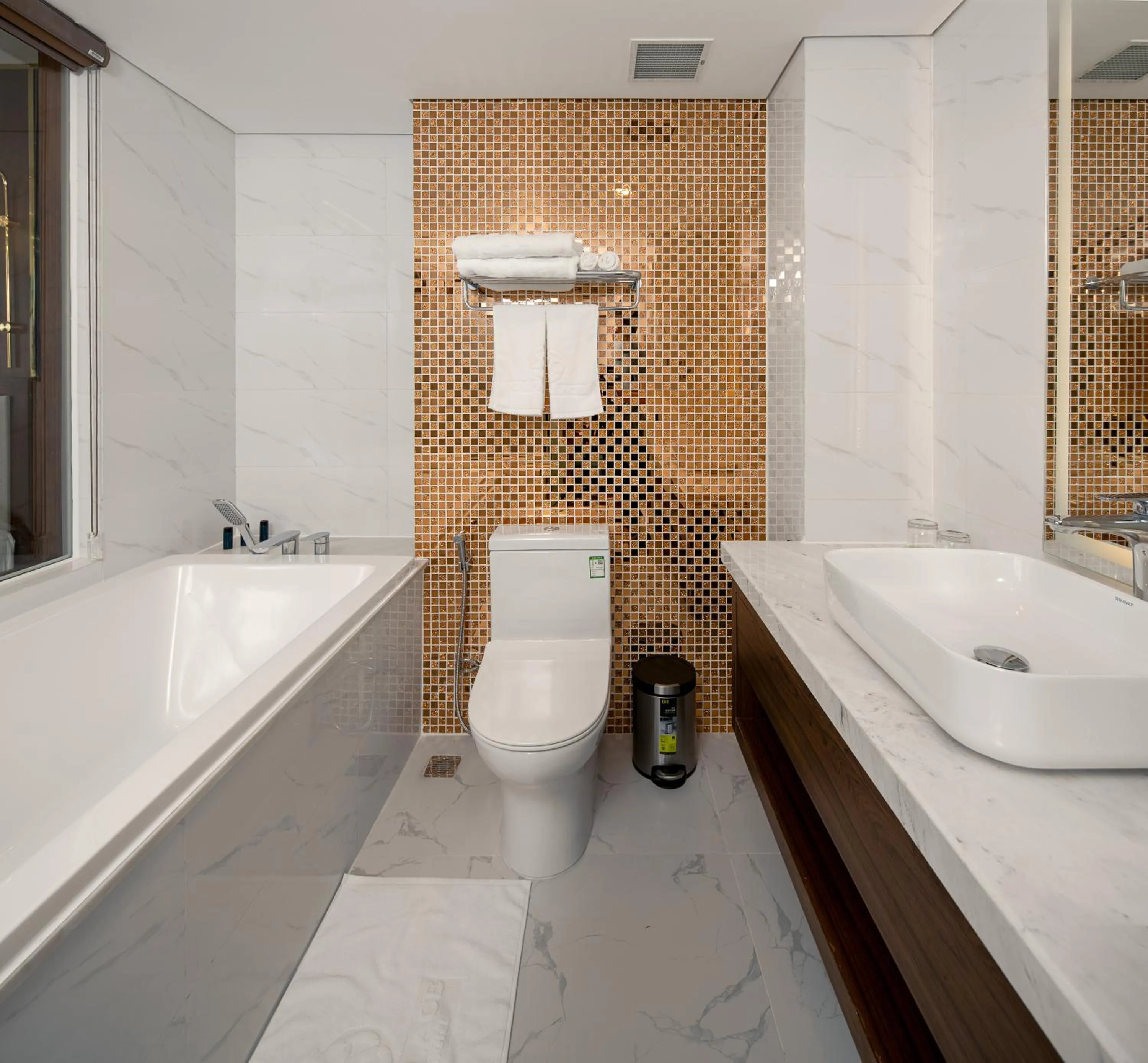 Toilet in CN Palace Boutique Hotel & Spa