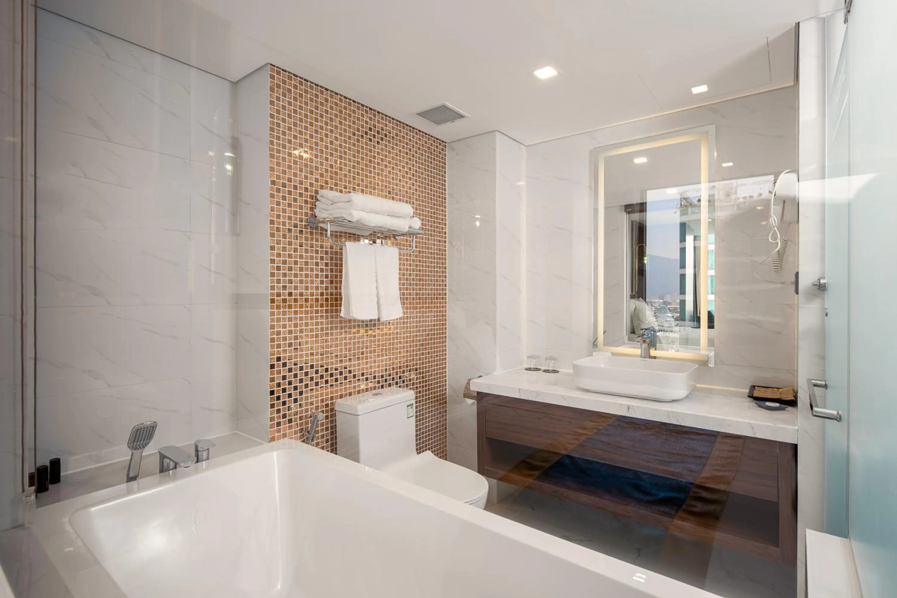 Toilet in CN Palace Boutique Hotel & Spa