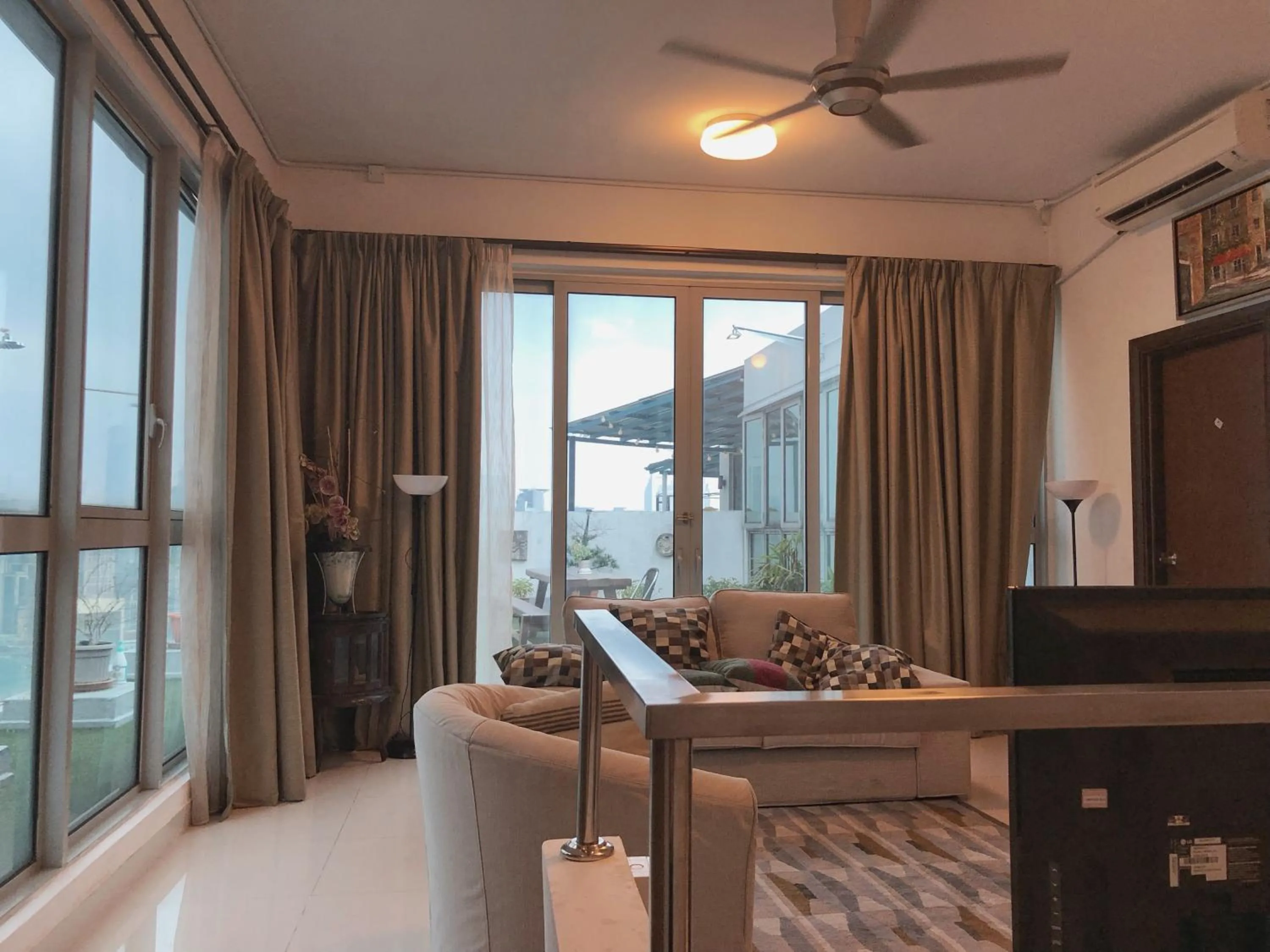 Communal lounge/ TV room in Penthouse on 34 - The Highest Unit and Best Views in Regalia & Private Rooftop Terrace