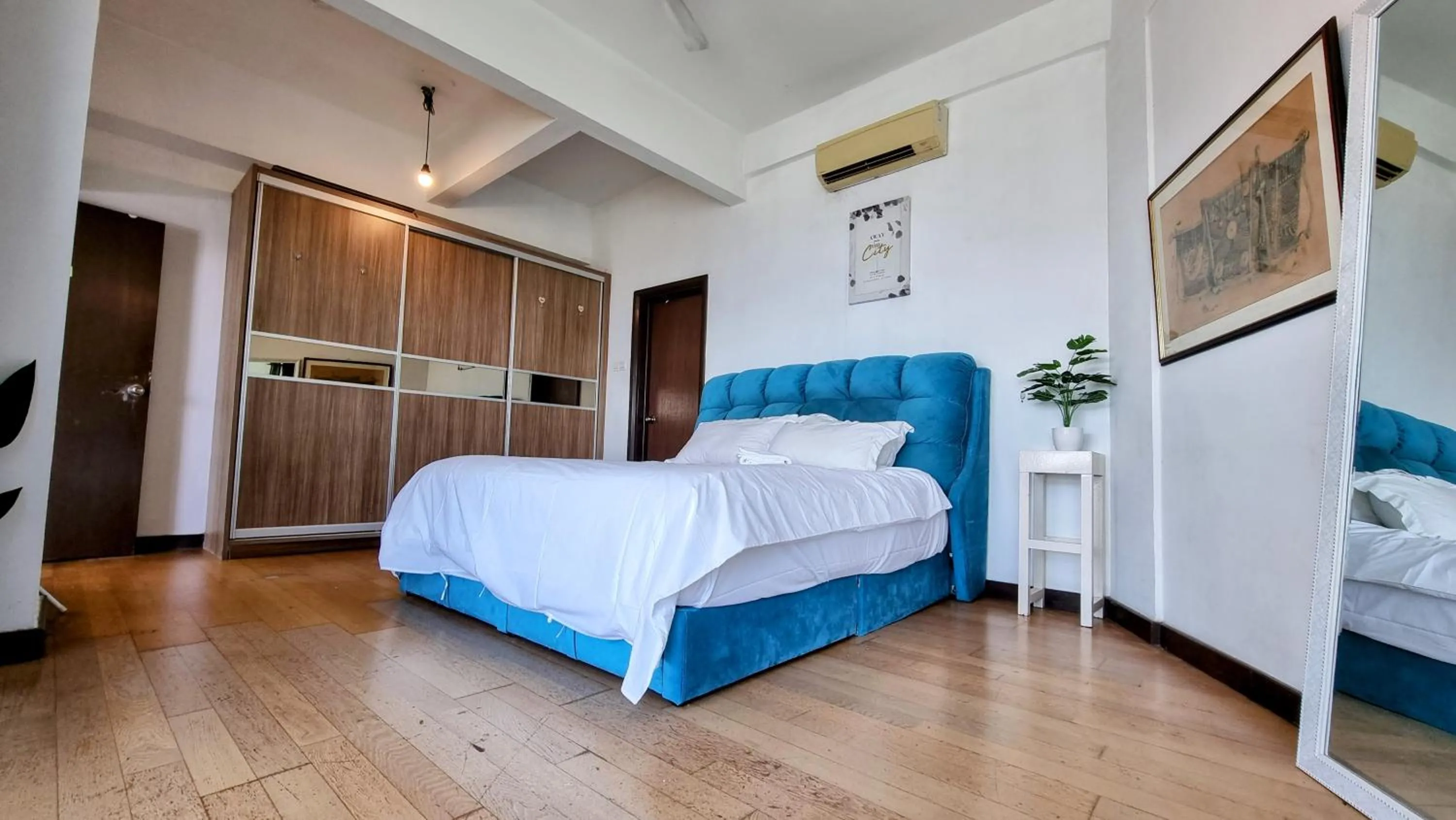 Bed in Penthouse on 34 - The Highest Unit and Best Views in Regalia & Private Rooftop Terrace