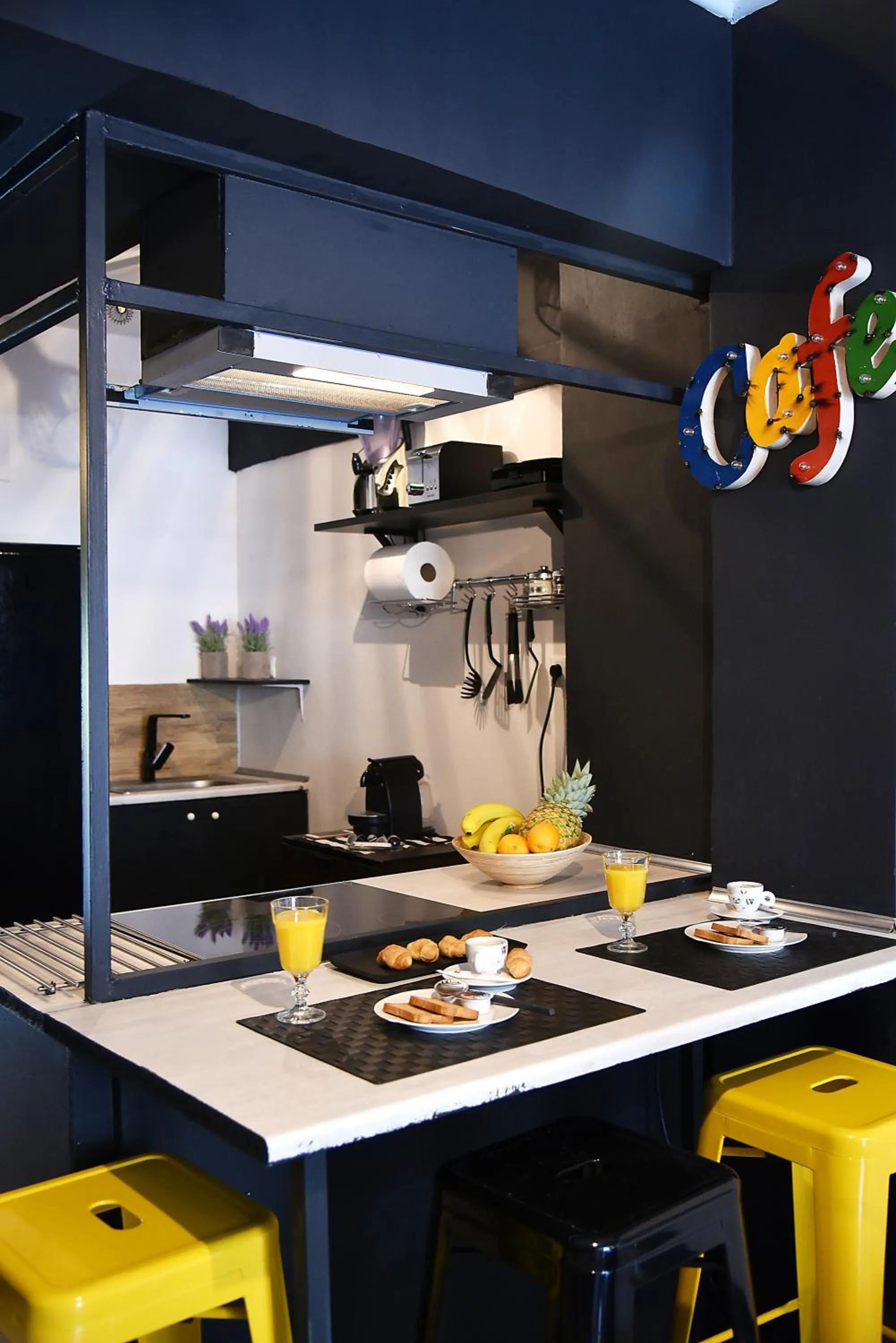 Home Plus Psirri Apartment