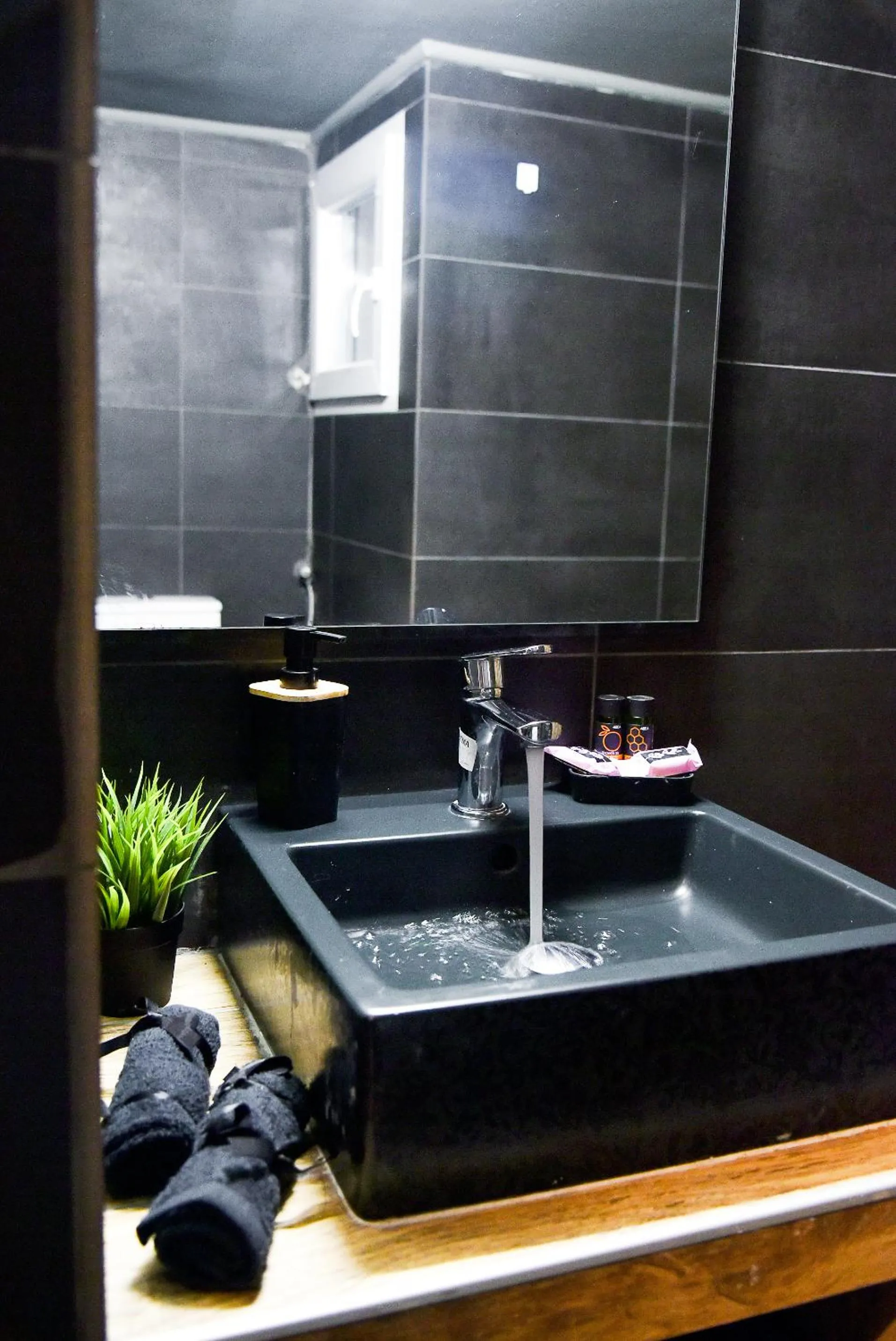 Home Plus Psirri Apartment