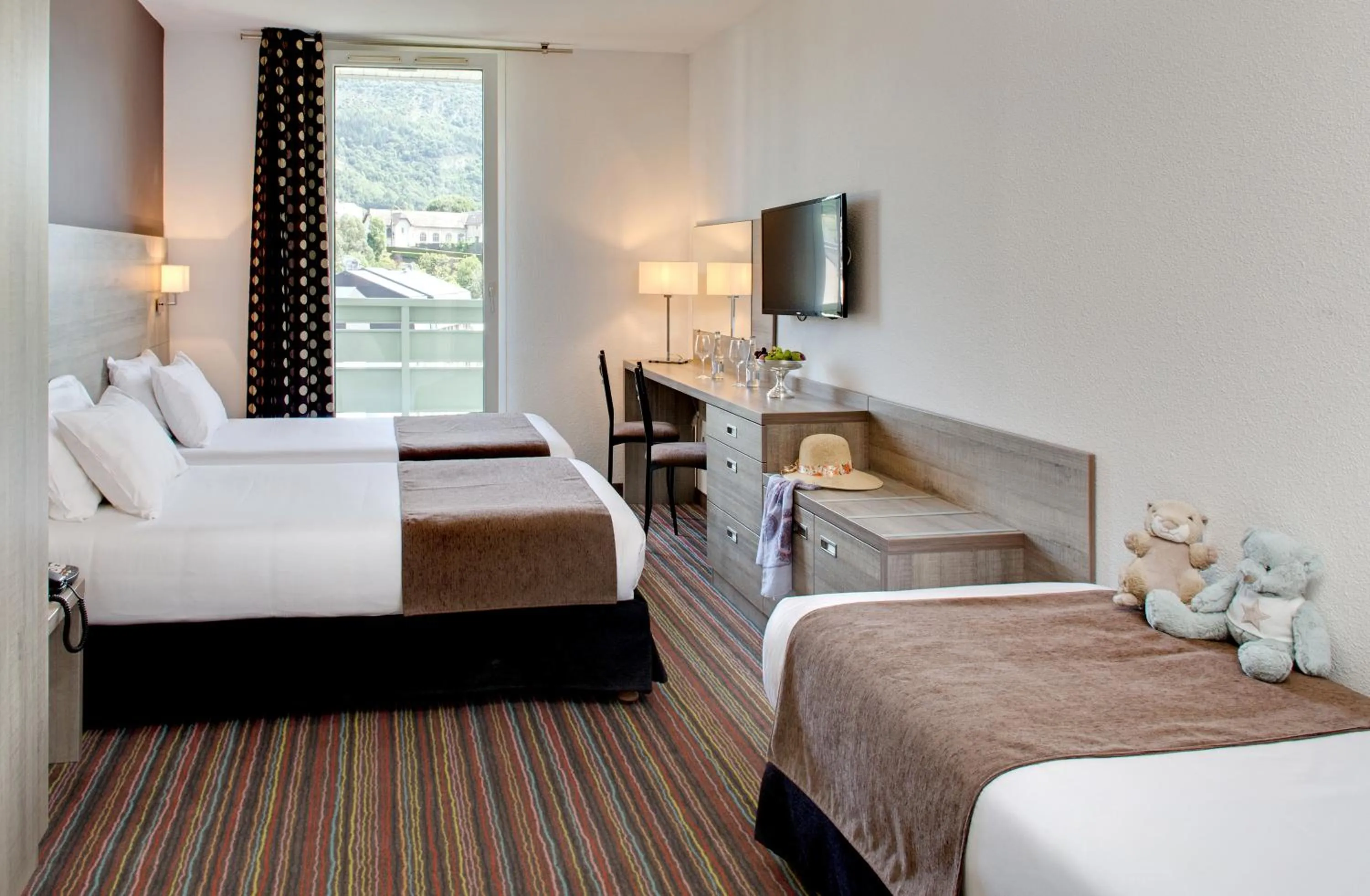 Bed in Hôtel Beau Site