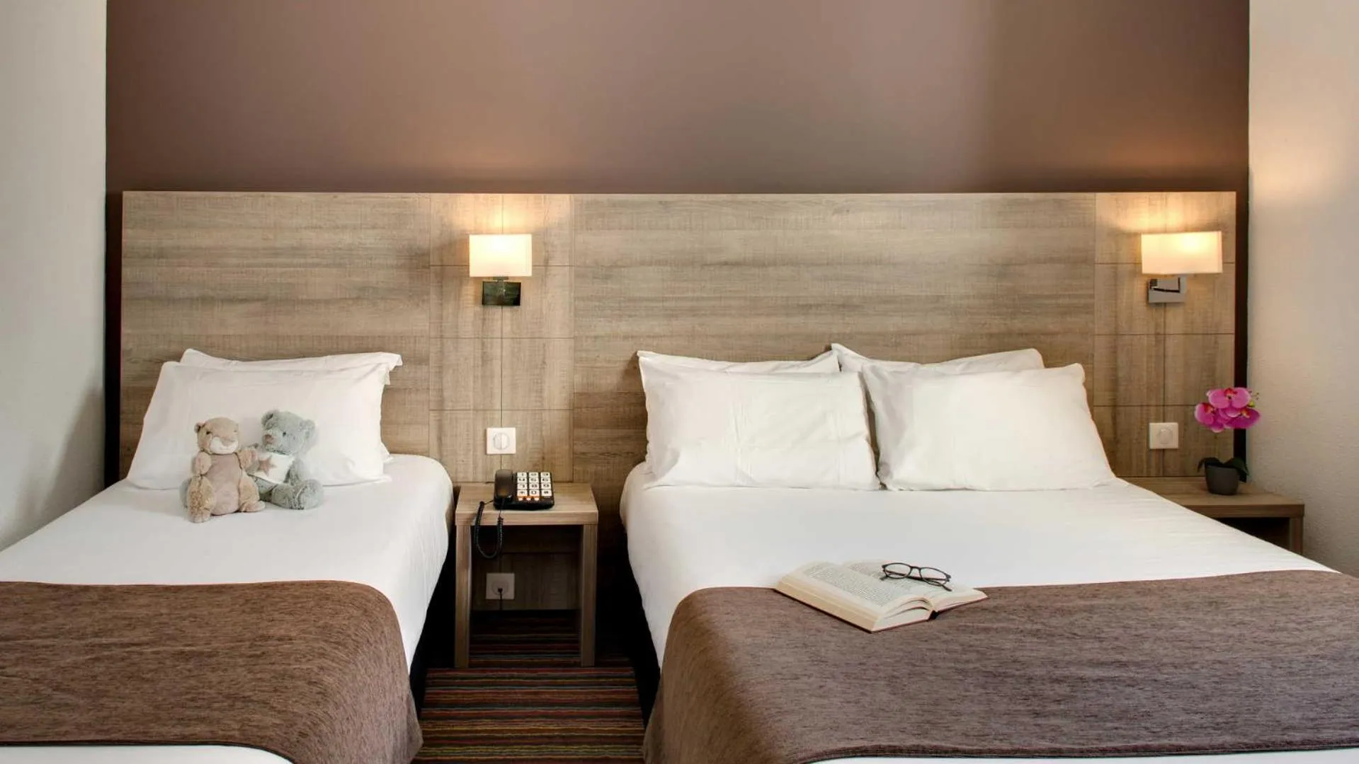 Bedroom in Hôtel Beau Site