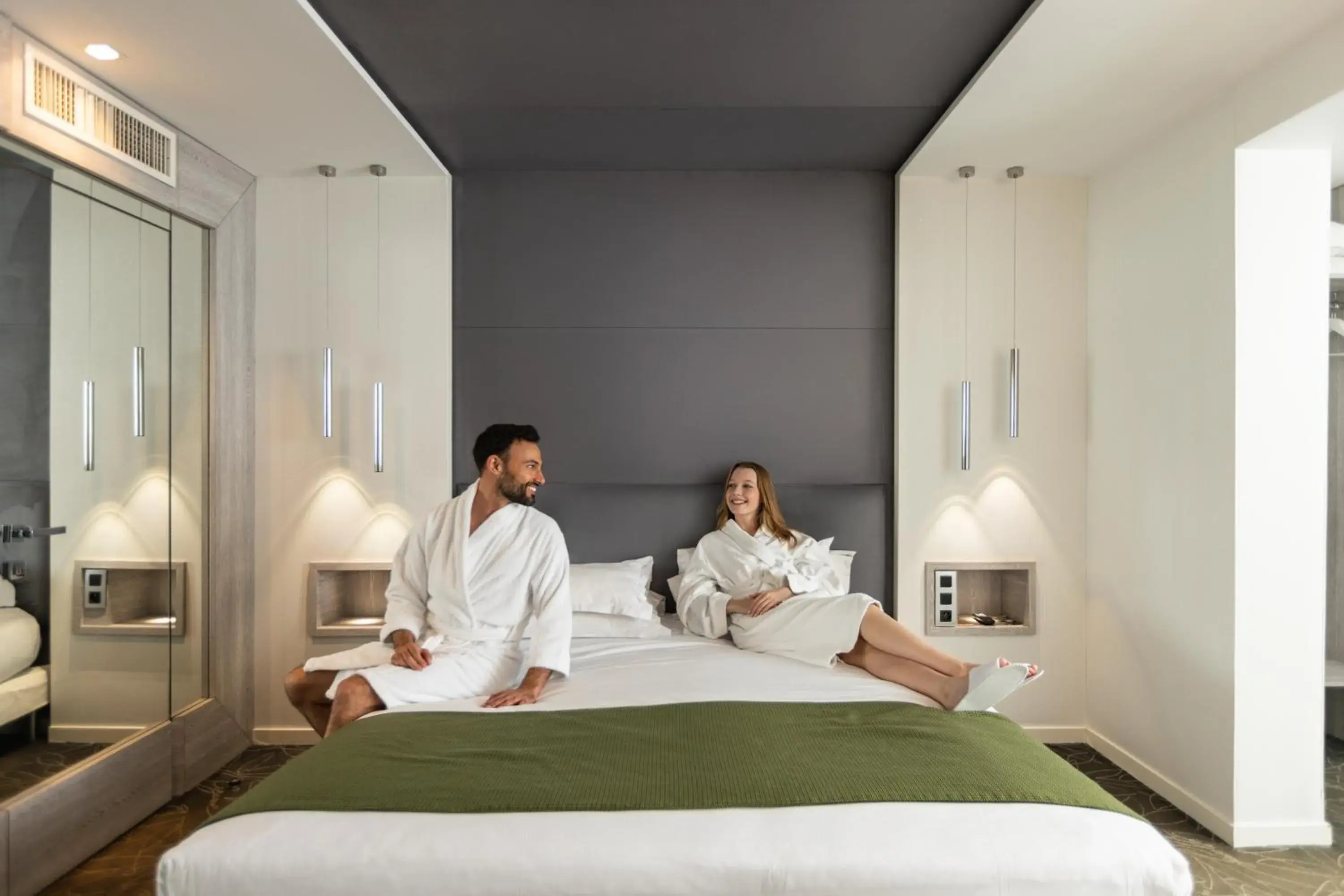 People, Bed in Cézanne Hôtel People, Bed in Cézanne Hôtel