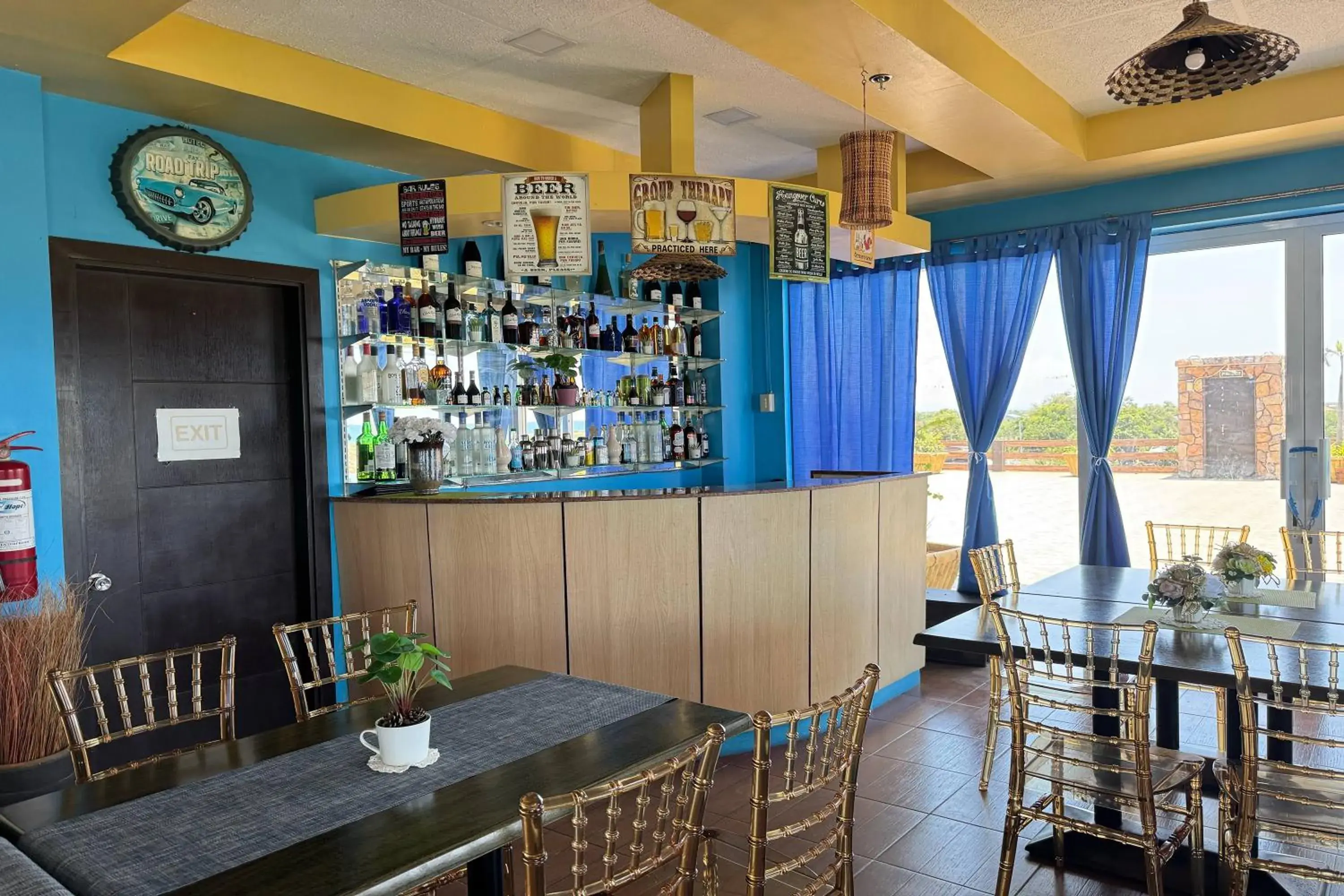 Lounge or bar in OveMar Resort Hotel near Vigan Lounge or bar in OveMar Resort Hotel near Vigan