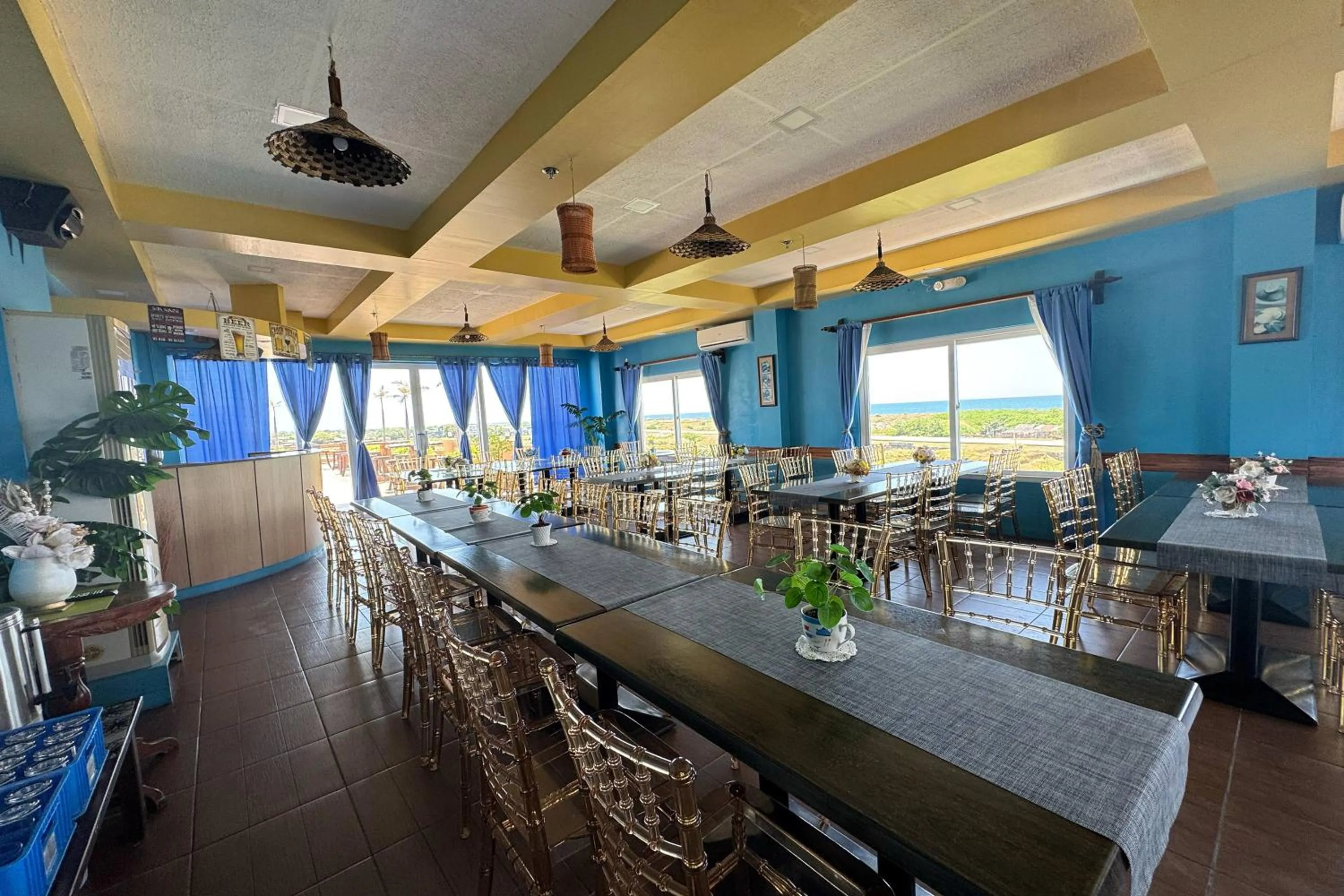 Restaurant/places to eat in OveMar Resort Hotel near Vigan