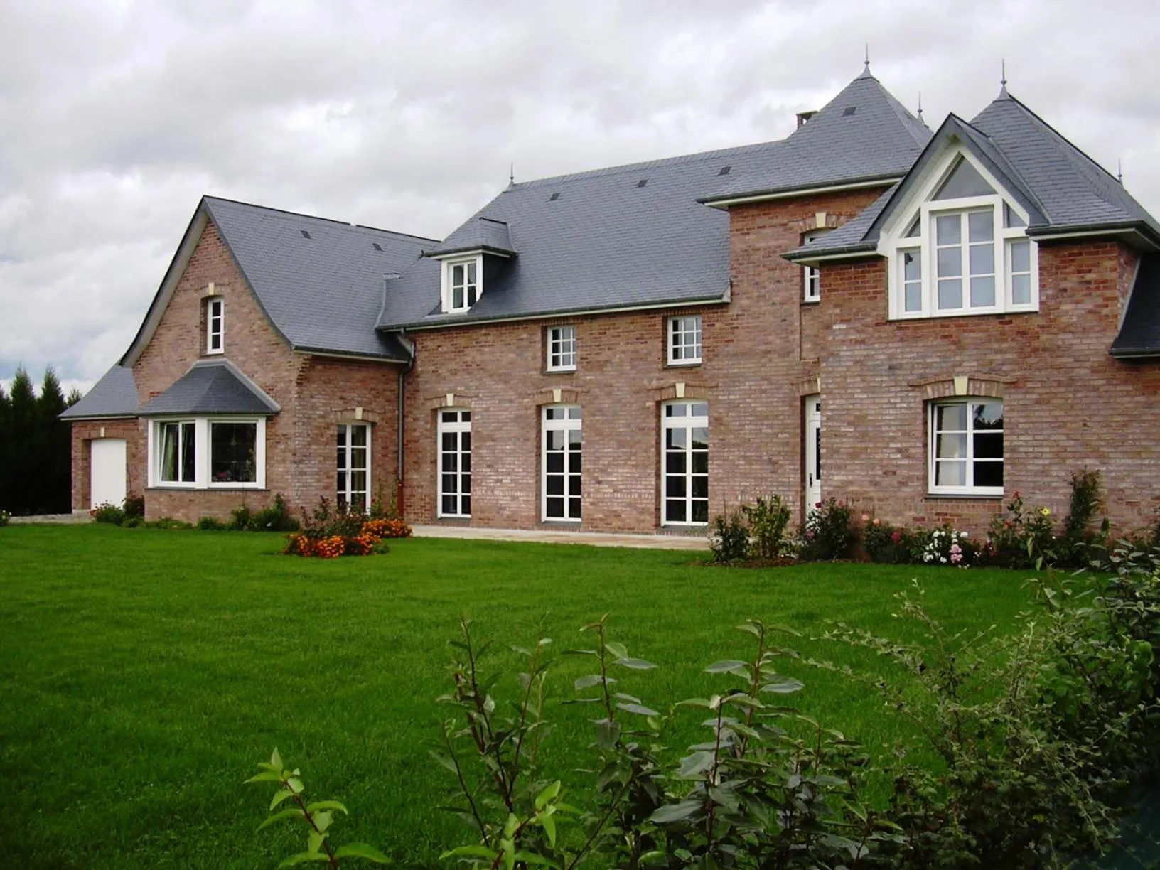 Property building in LA CHARMERAIE
