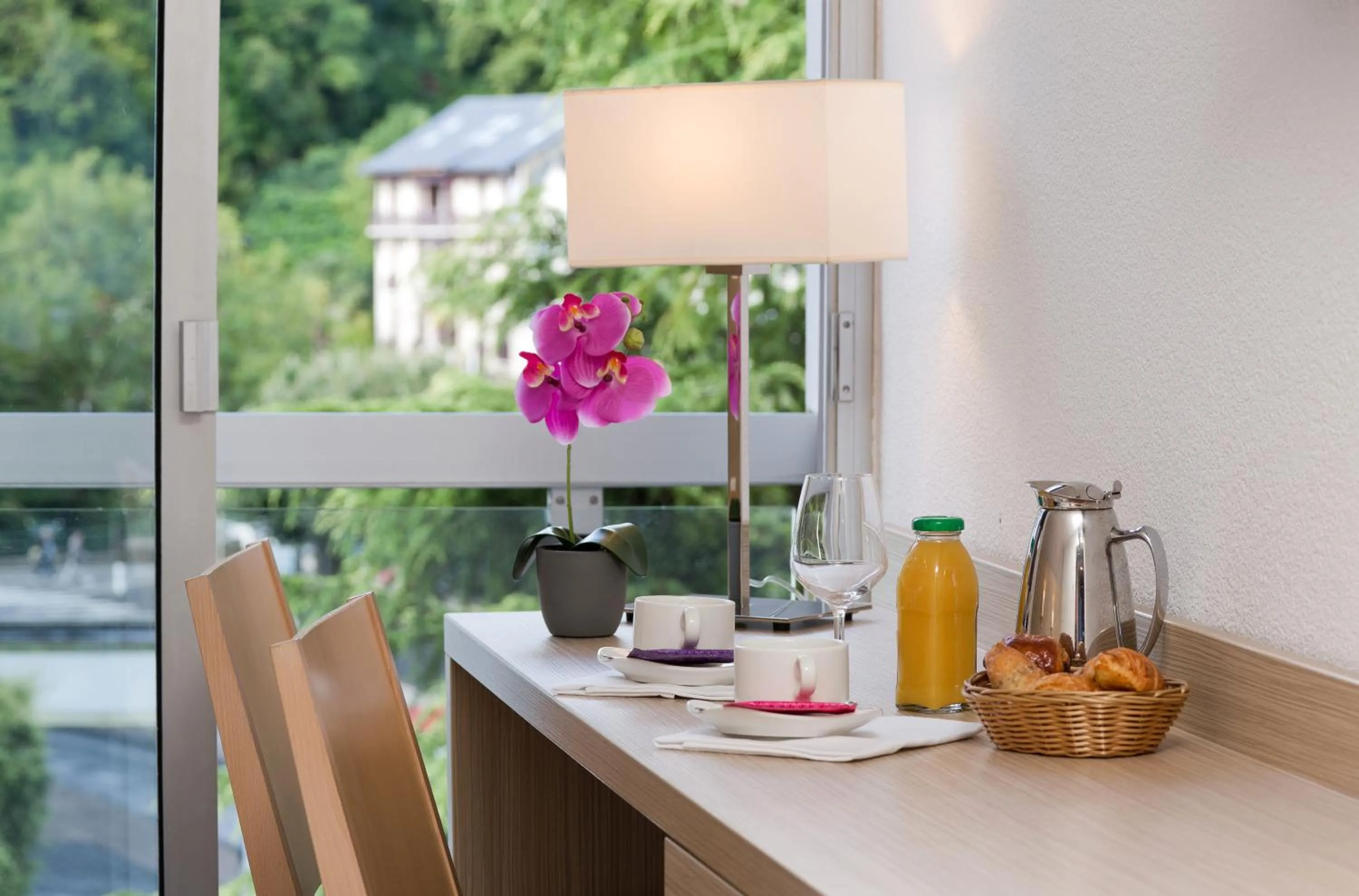 Breakfast in Hôtel Le Méditerranée