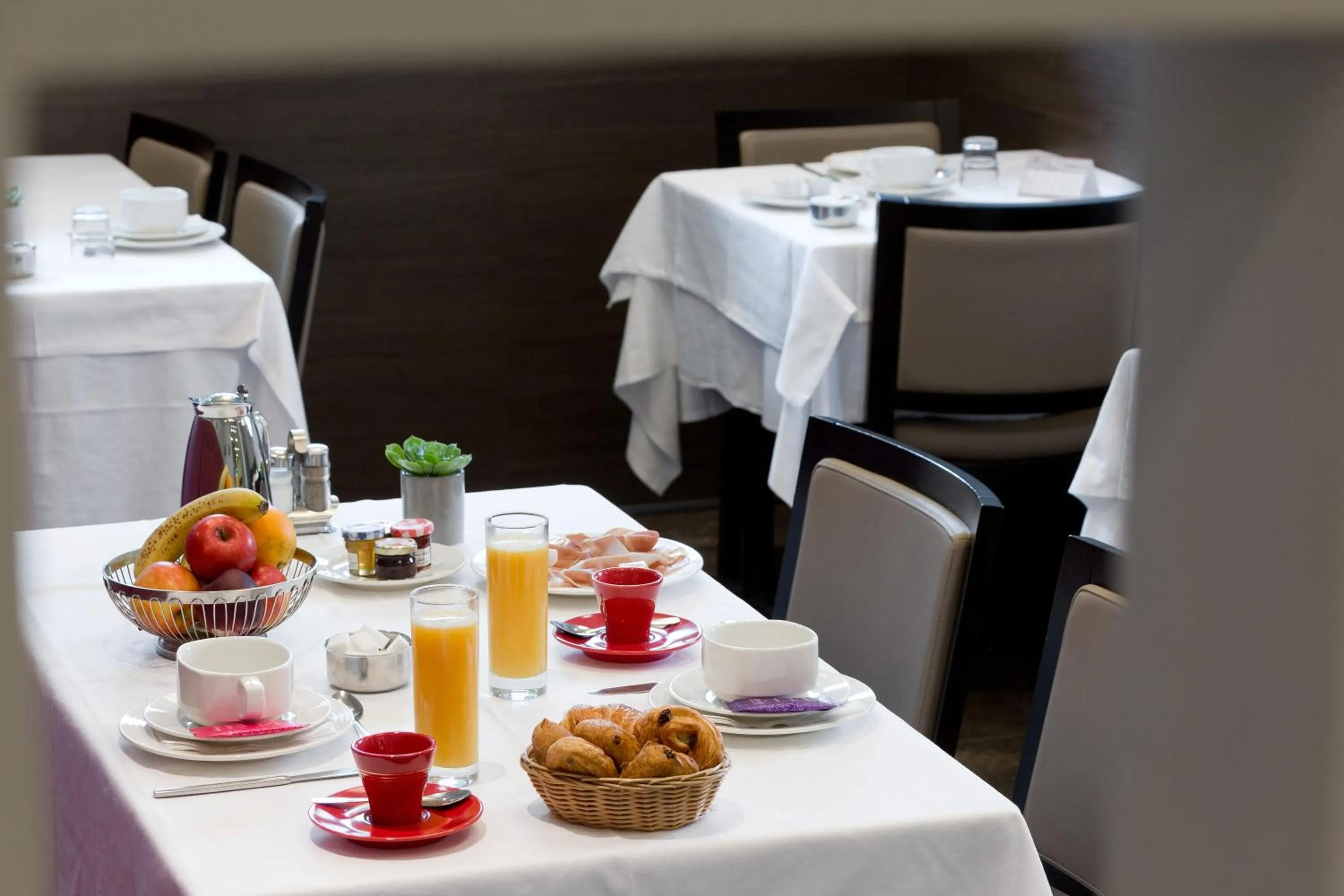 Breakfast in Hôtel Le Méditerranée