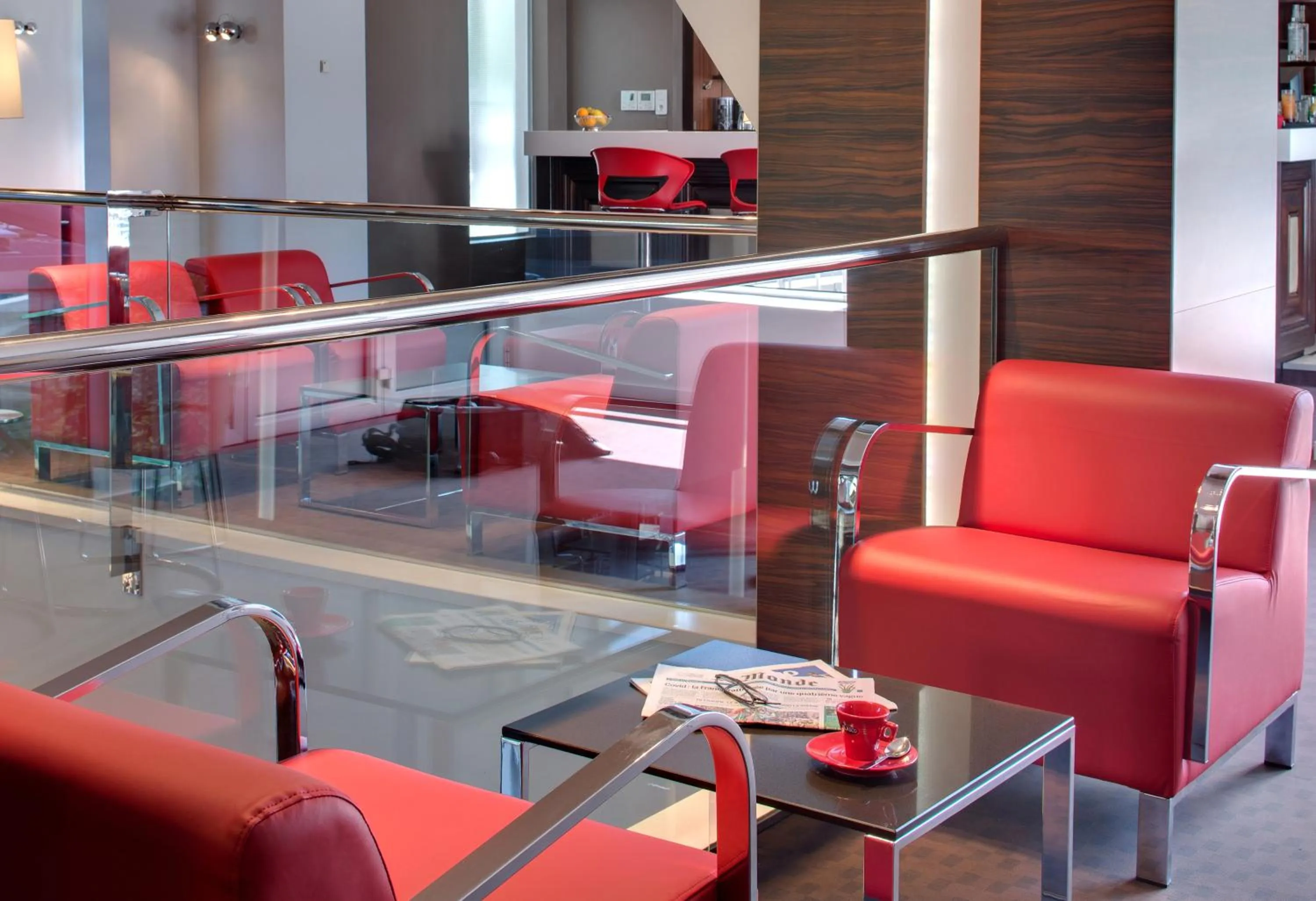 Communal lounge/ TV room in Hôtel Le Méditerranée