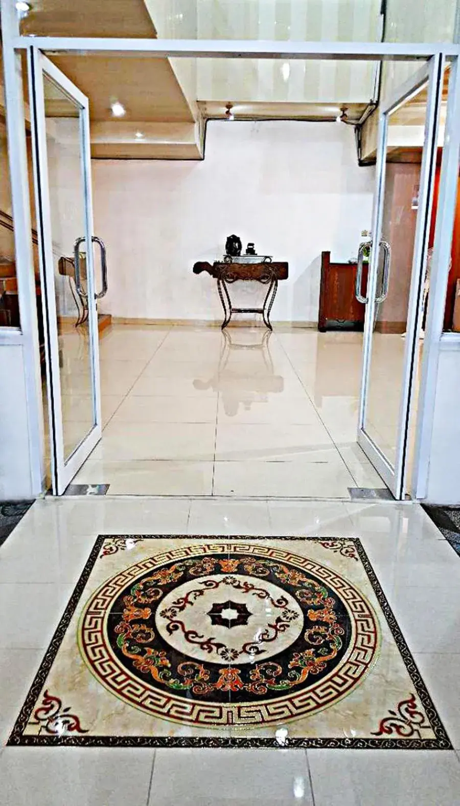 Facade/entrance in Mitra Hotel Facade/entrance in Mitra Hotel