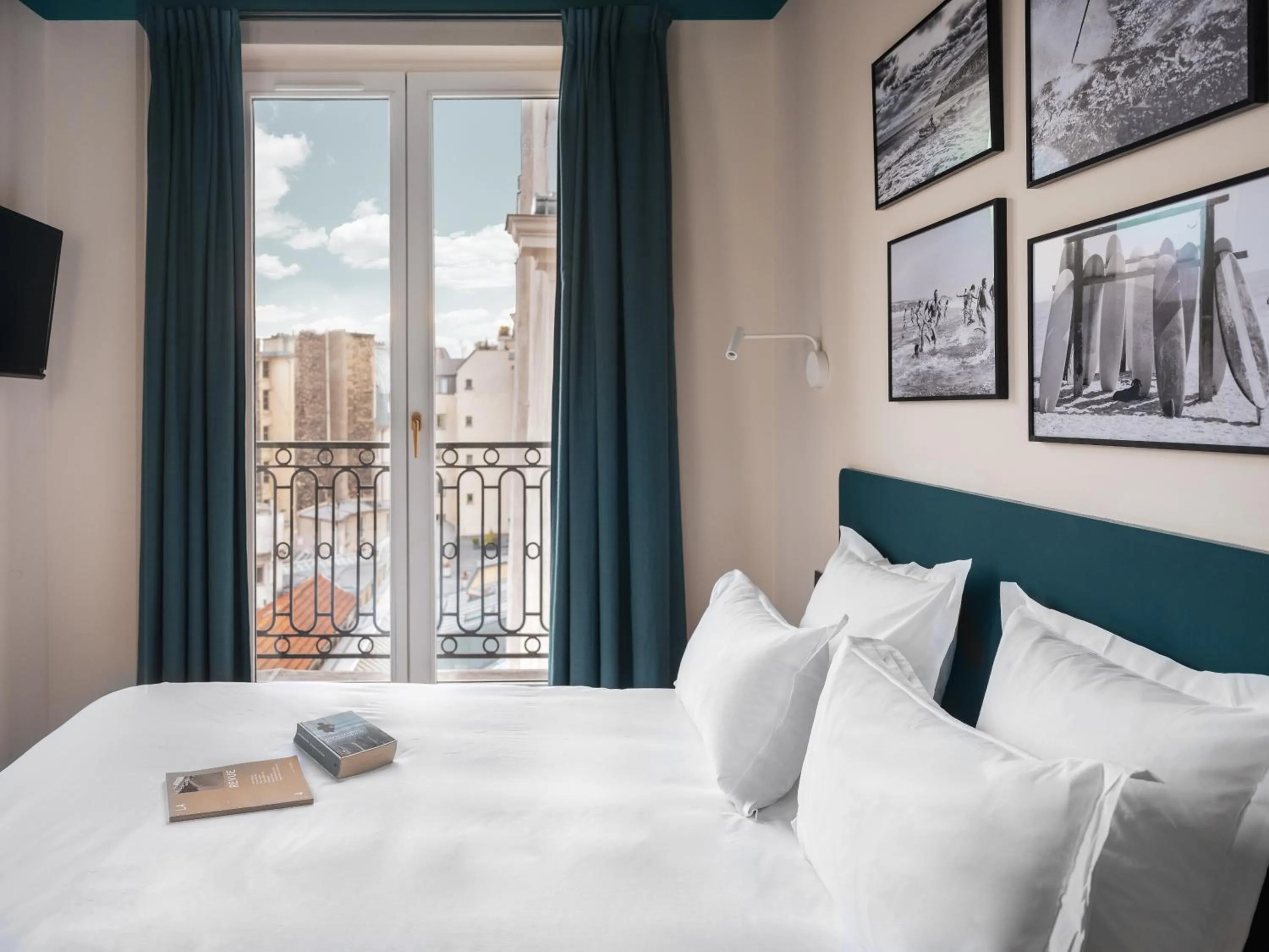 Bedroom, Bed in Hôtel Edgar & Achille