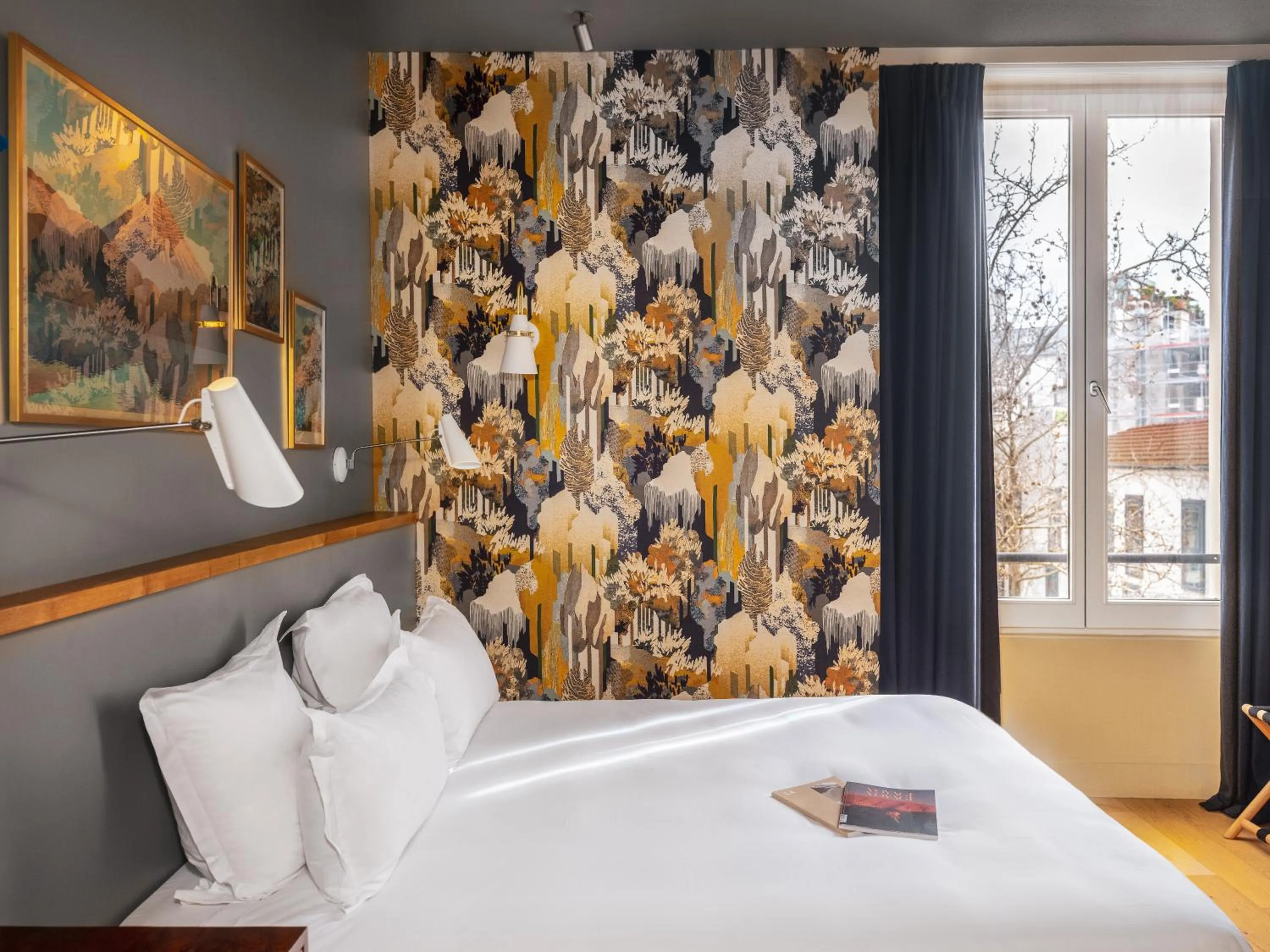 Bedroom, Bed in Hôtel Edgar & Achille