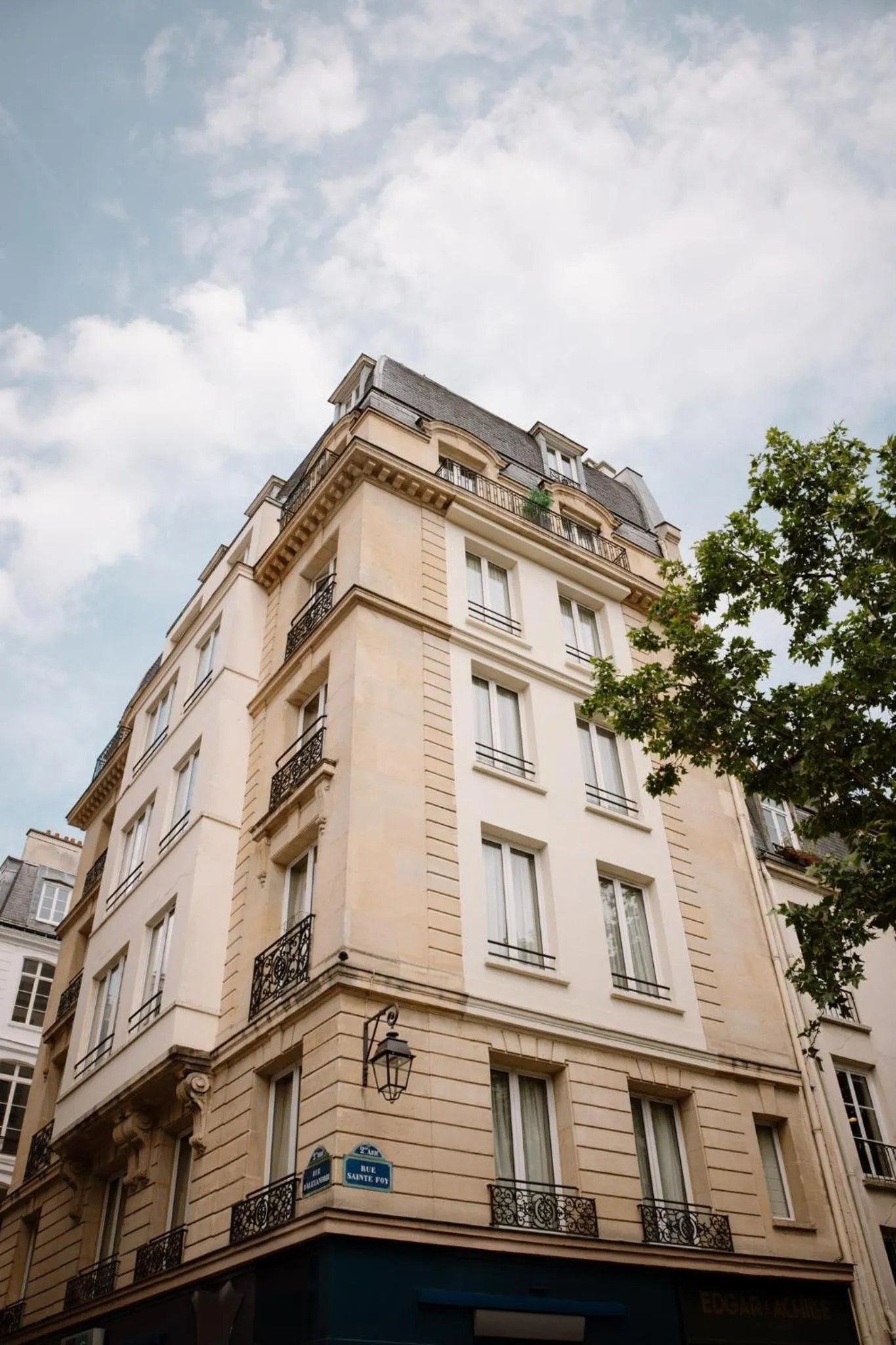 Facade/entrance in Hôtel Edgar & Achille