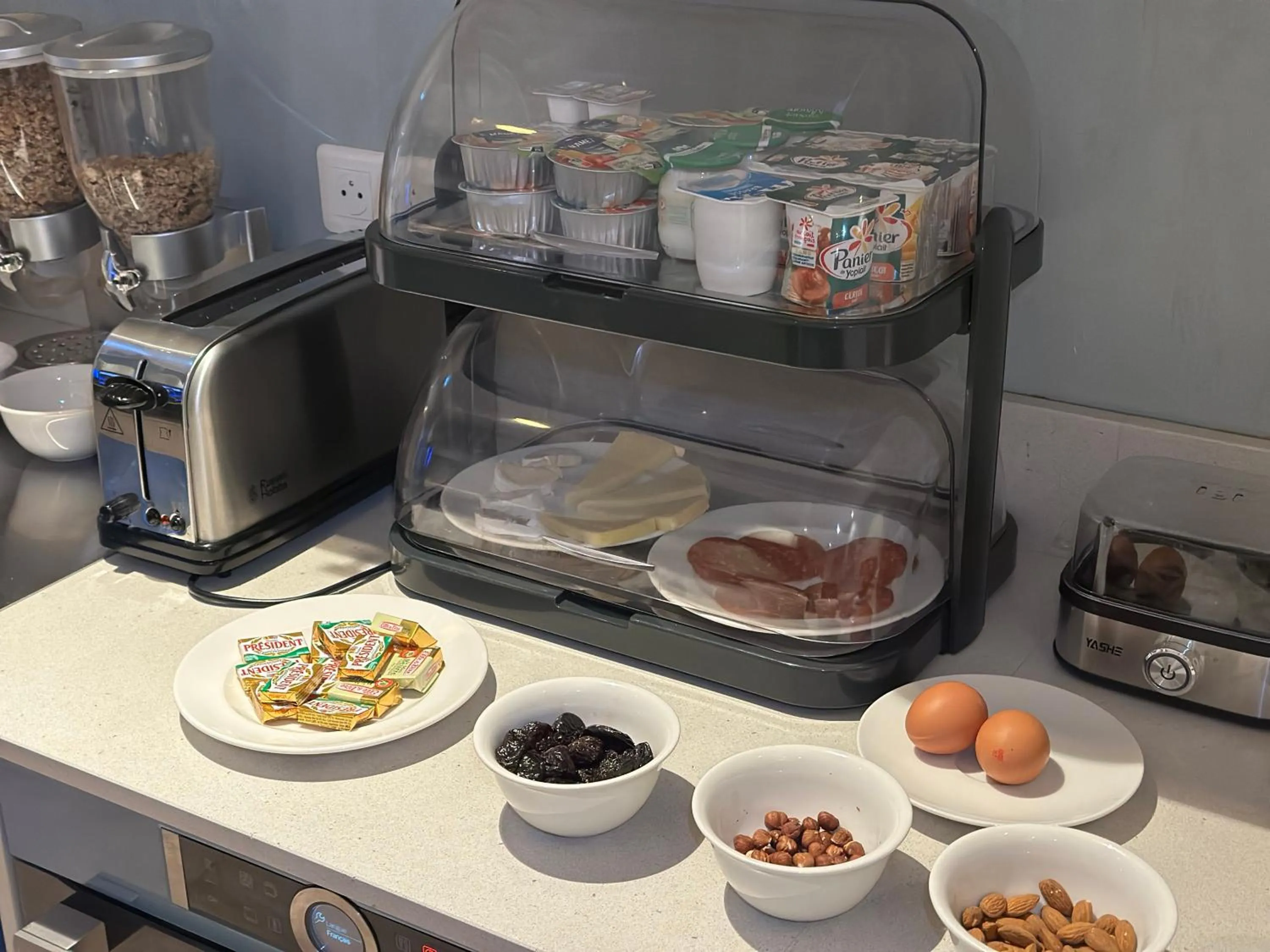 Buffet breakfast in Merryl Hotel