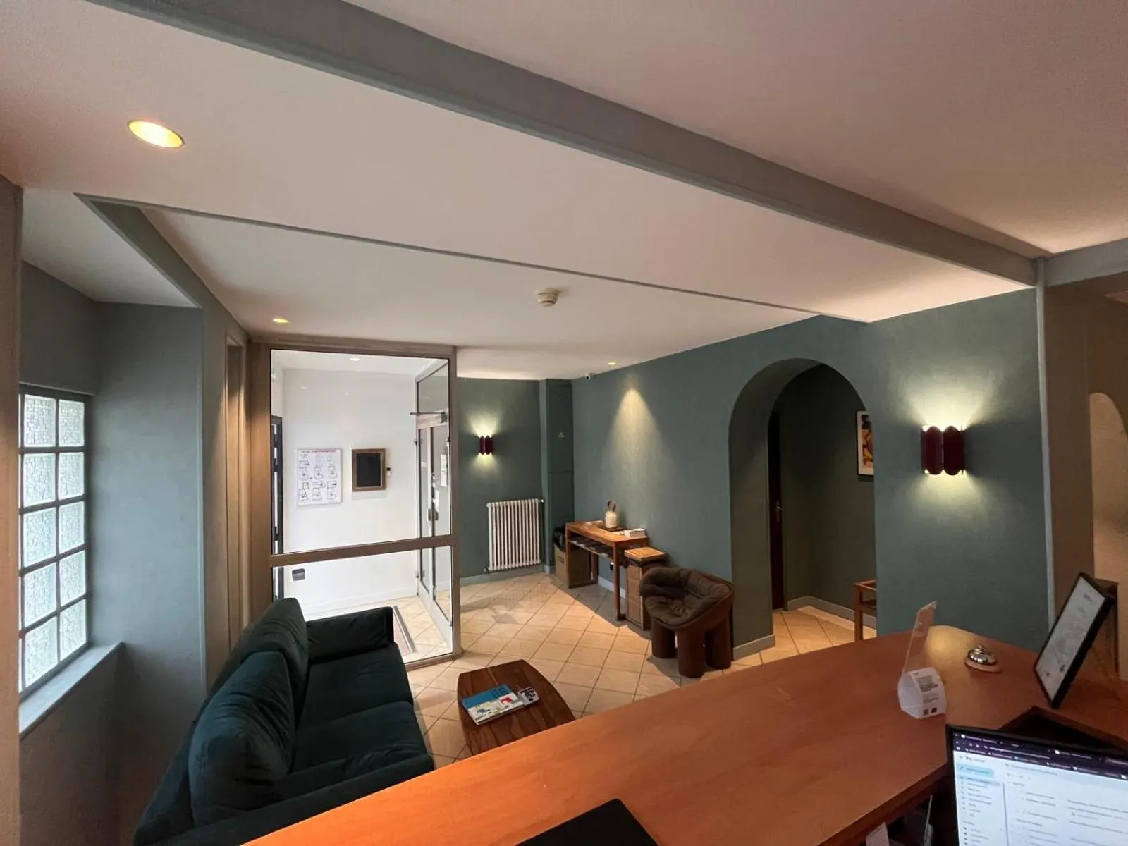 Living room in Merryl Hotel