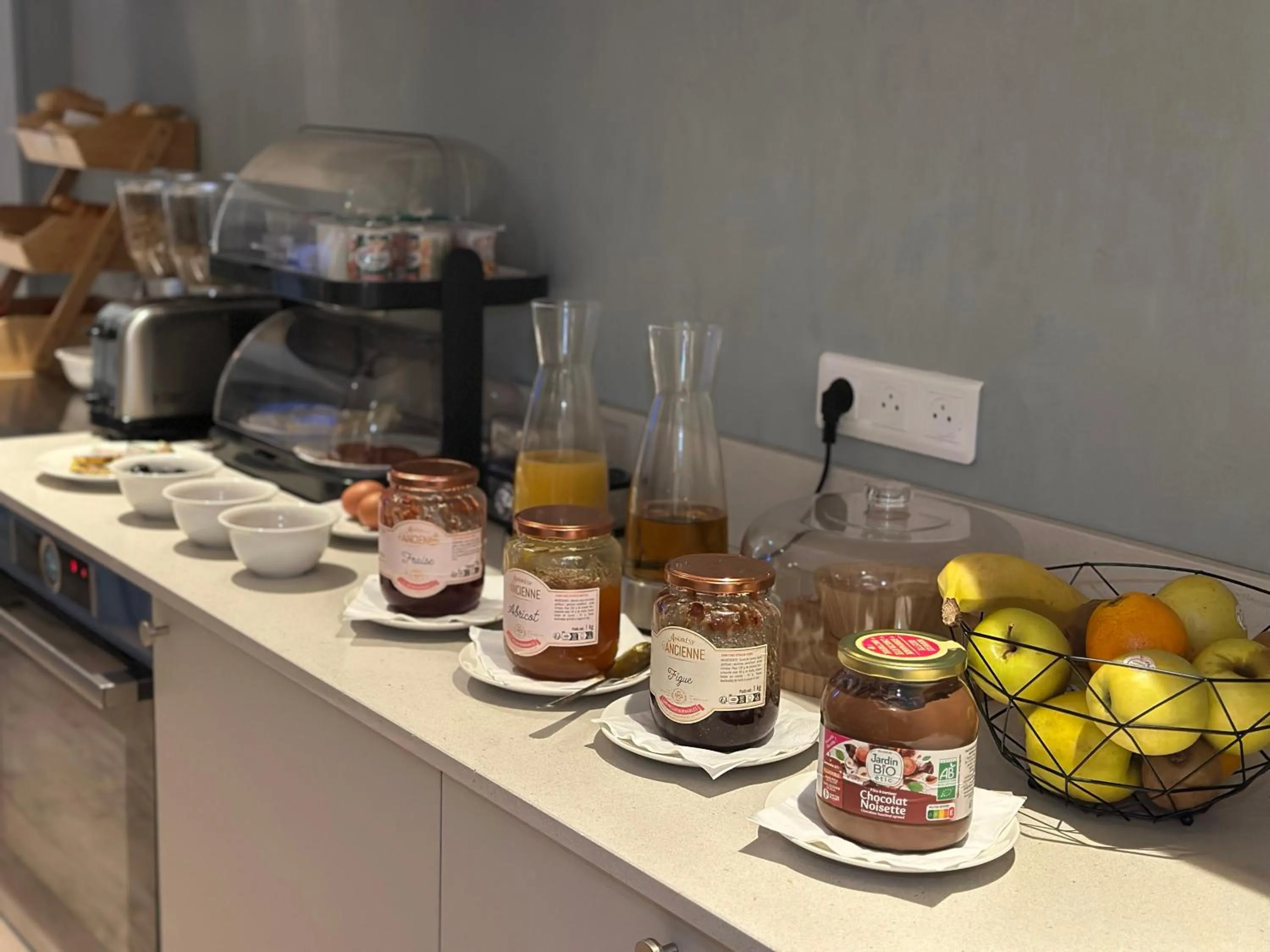 Buffet breakfast in Merryl Hotel