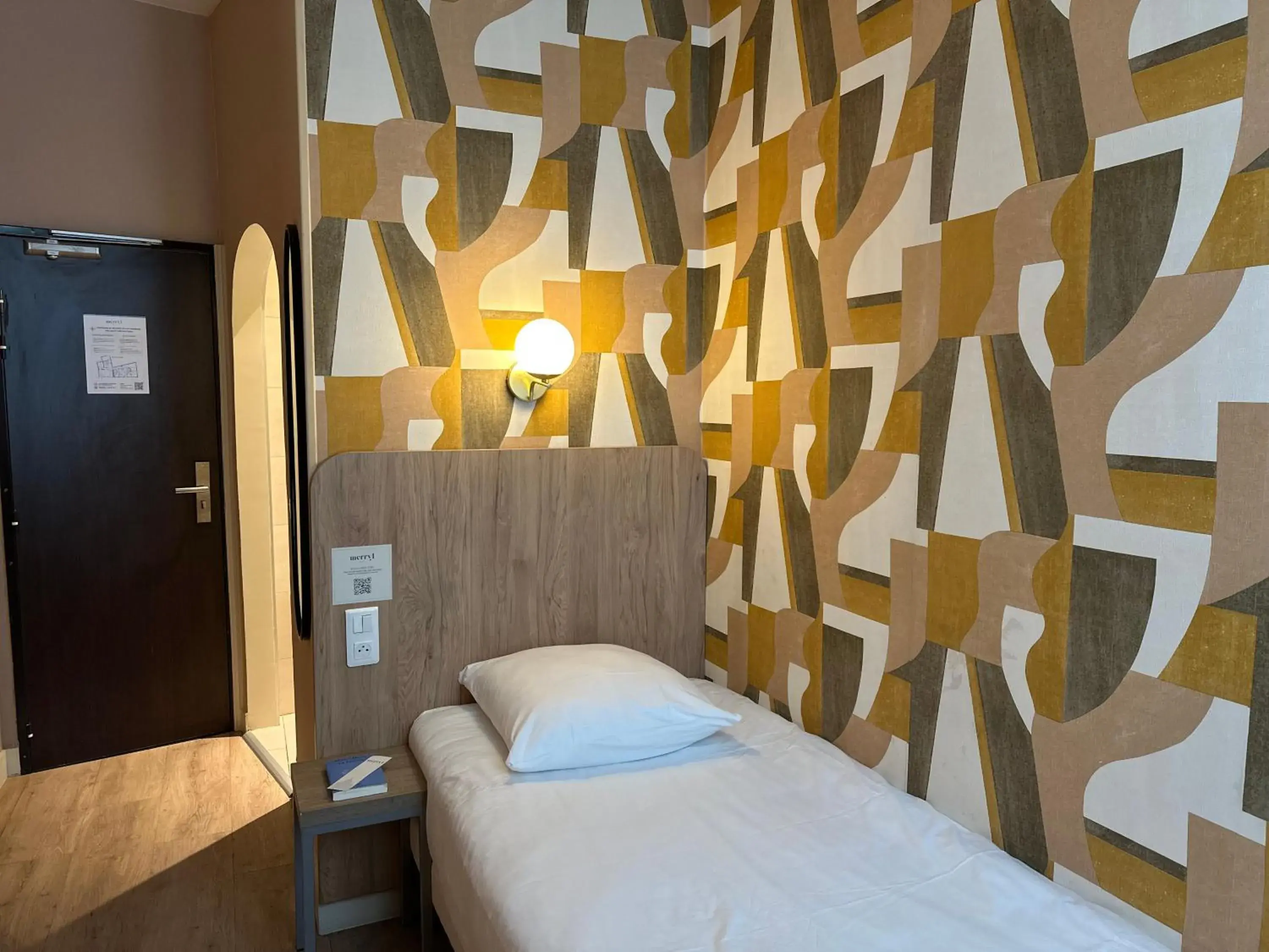 Bed in Merryl Hotel Bed in Merryl Hotel