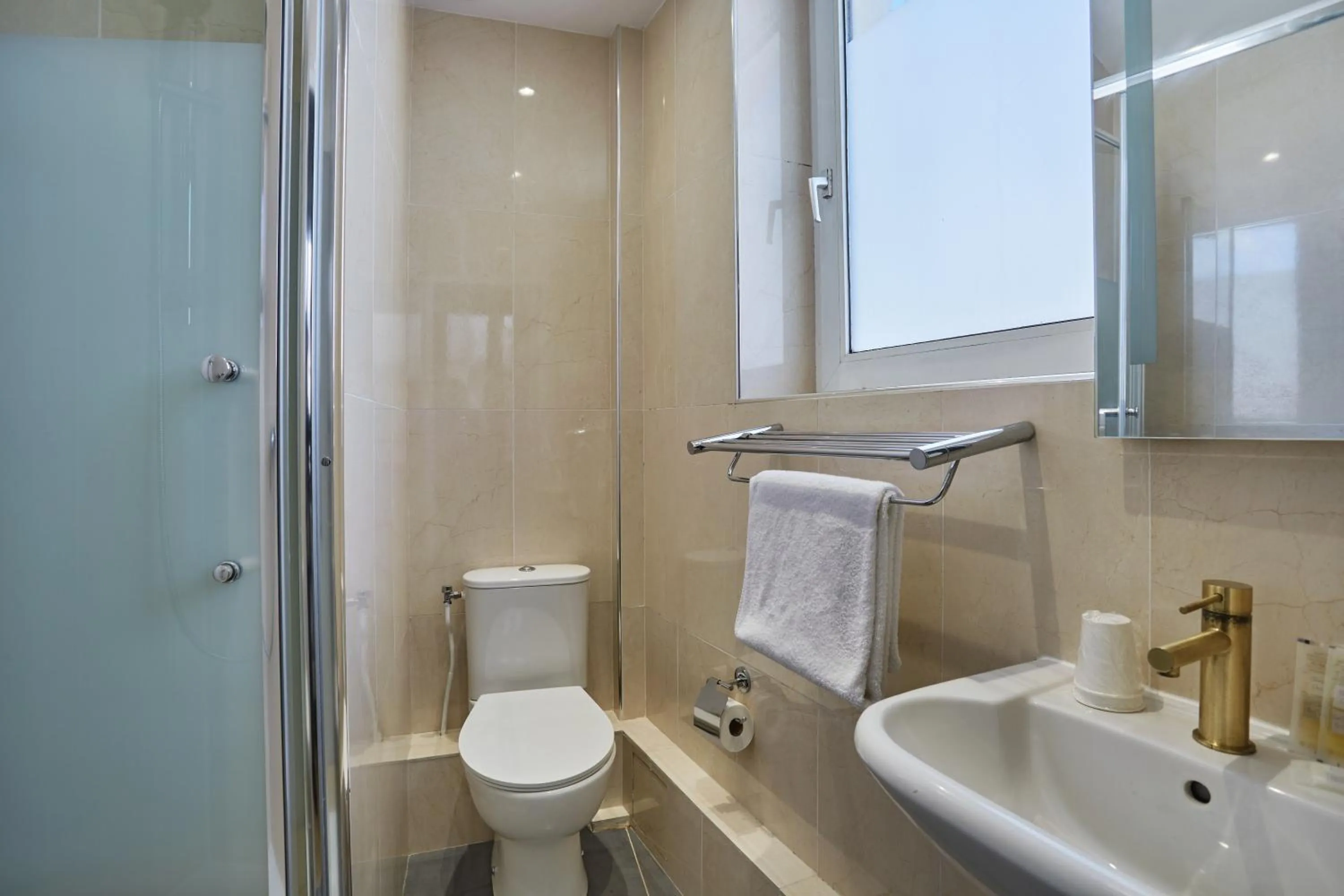 Shower in Merryl Hotel