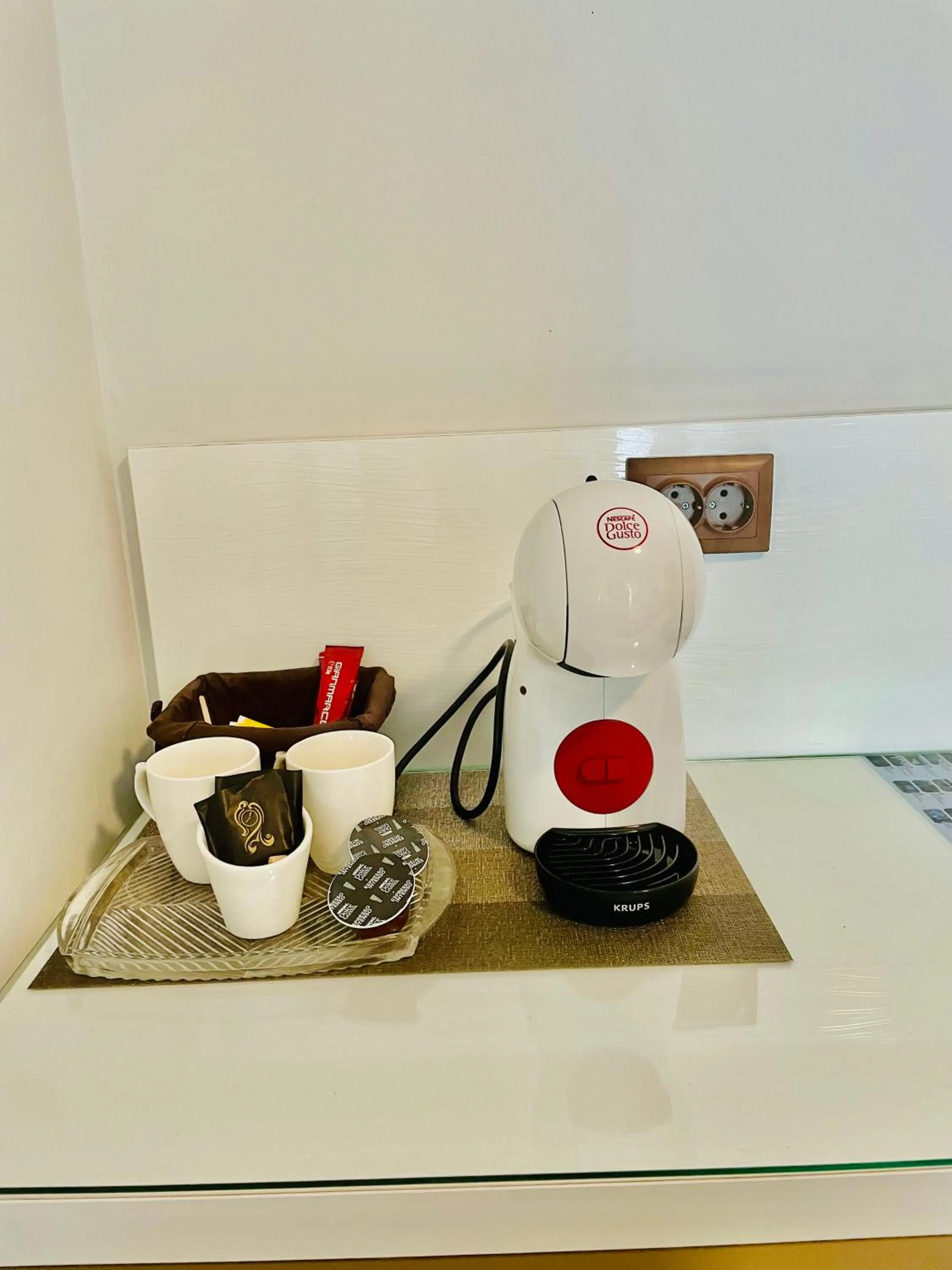 Coffee/tea facilities in White Rose Guest Rooms