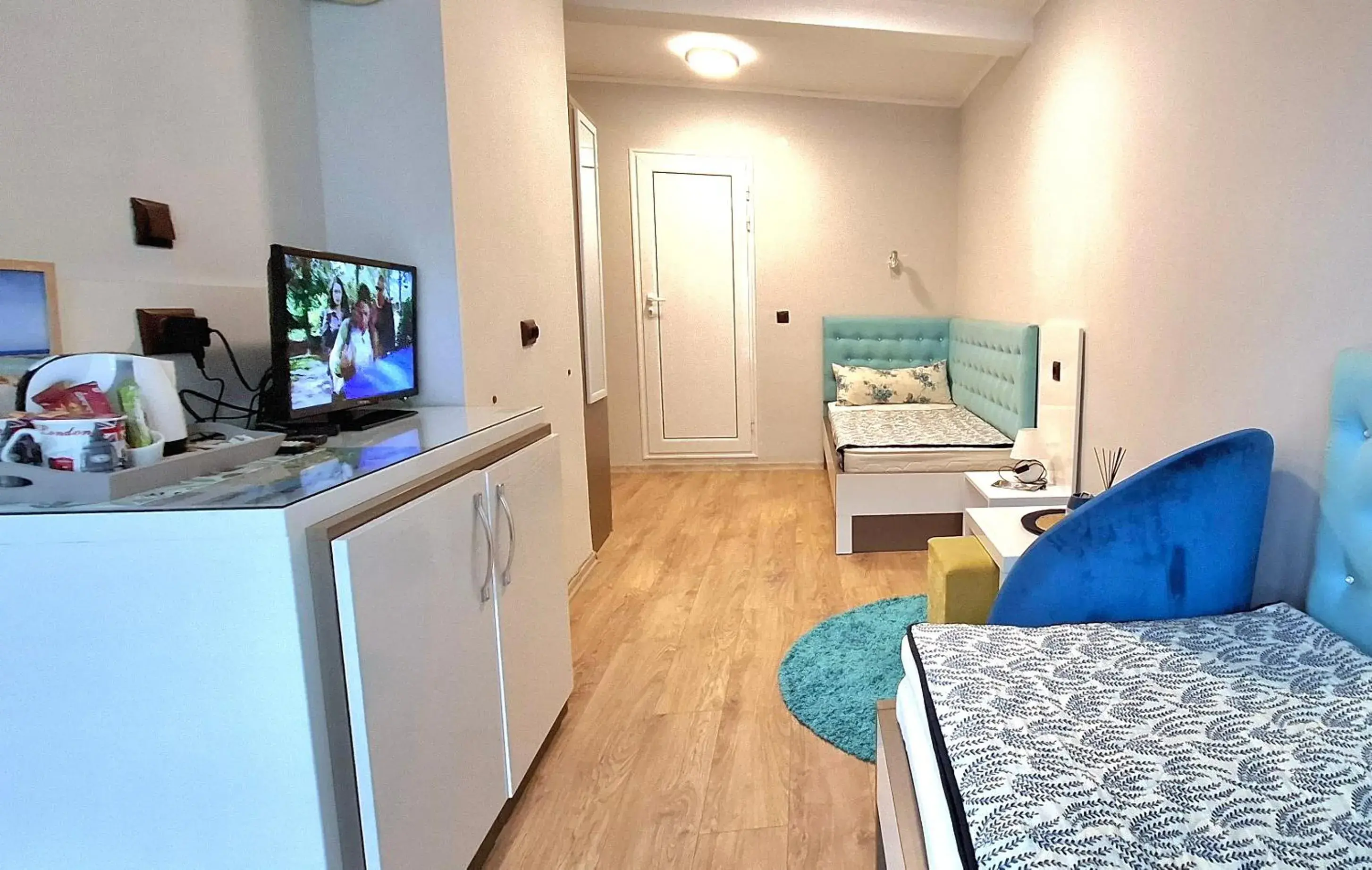 Twin Room with City View in White Rose Guest Rooms Twin Room with City View in White Rose Guest Rooms